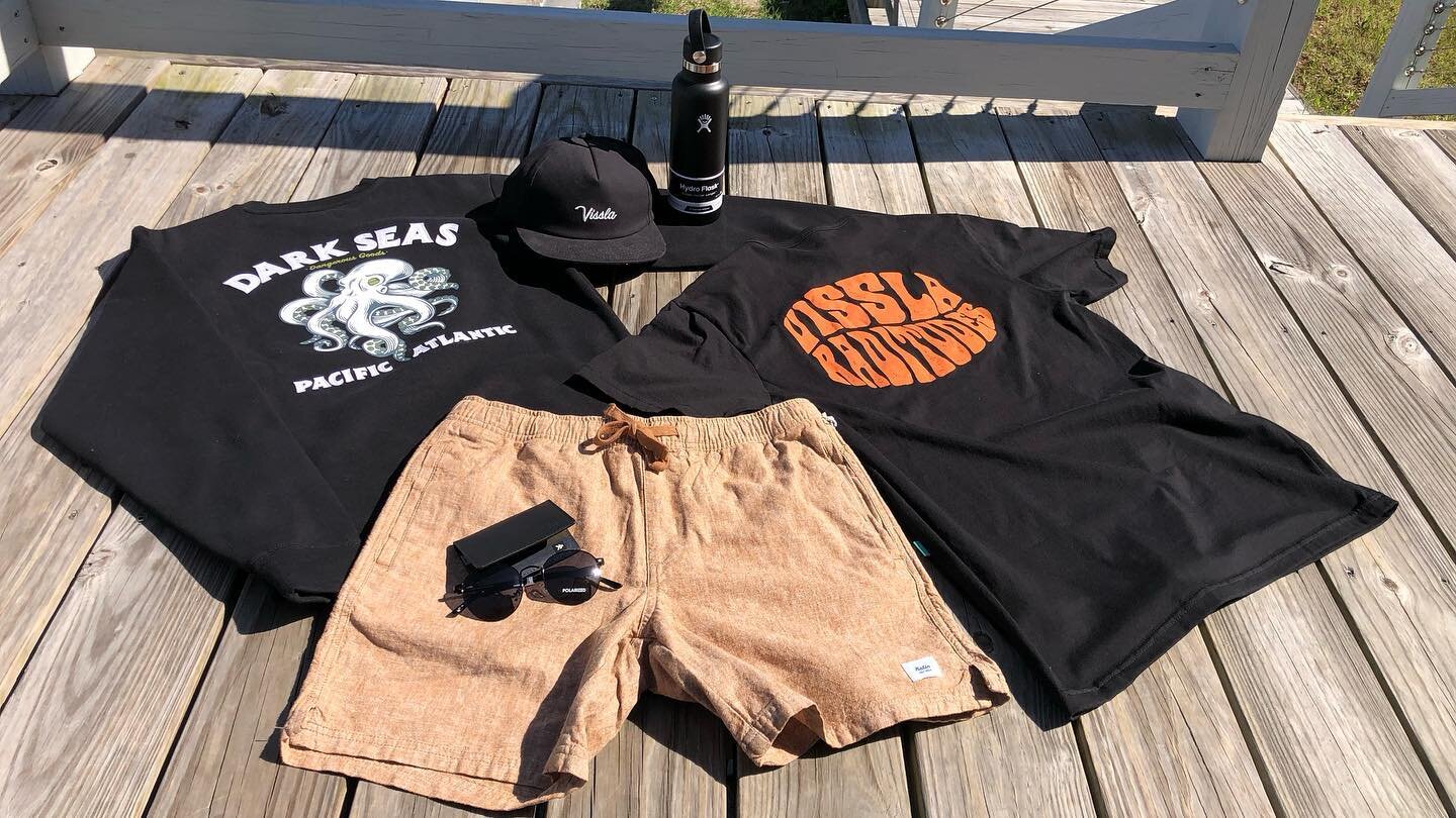 A few brands have our hearts over here at @eastbeachsurfshop and guys, we have the tools to put your style in check!
.
.
.
Brands such as @visslasurf @darkseas @katinusa @thejettylife have an amazing array of threads, and we highly recommend you come