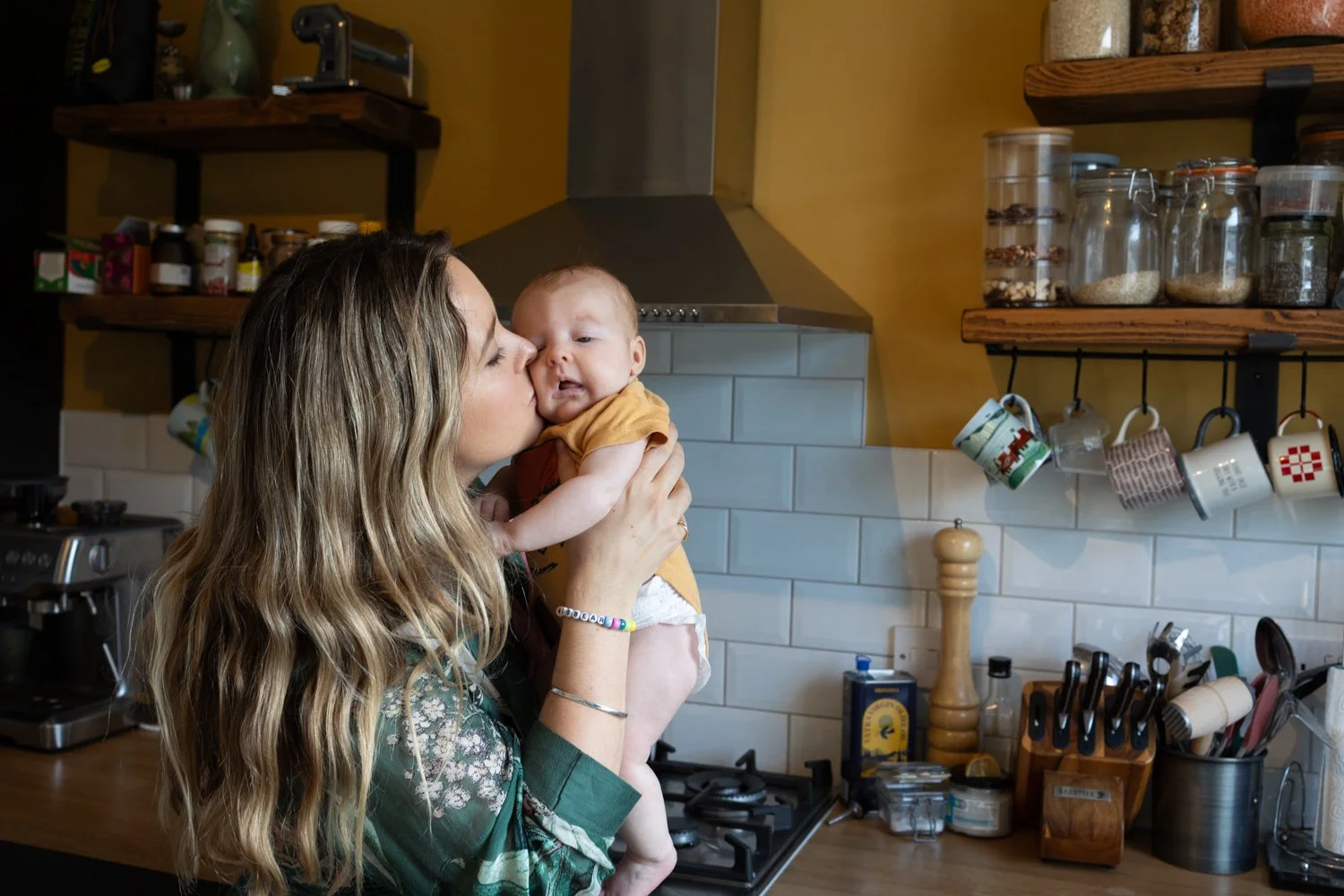 Mother-newborn-kitchen-portrait-Dulwich.jpg