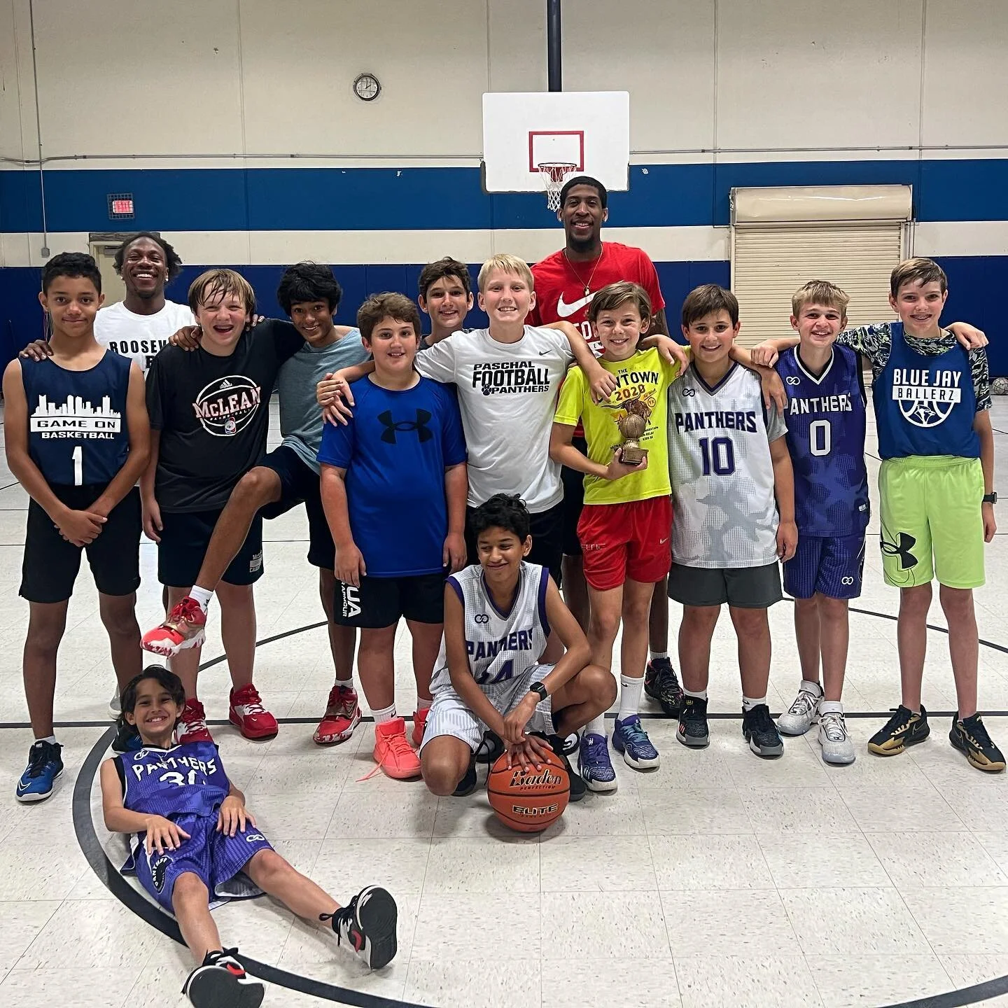 @PantherBasketballClub spring/summer shooting clinic. Guest trainer @j.ray22 w/ @eli_donell coaching these ballers up! #pantherbasketballclub #paschalpanthers #paschalhoops #mcleanbluejays #class2029