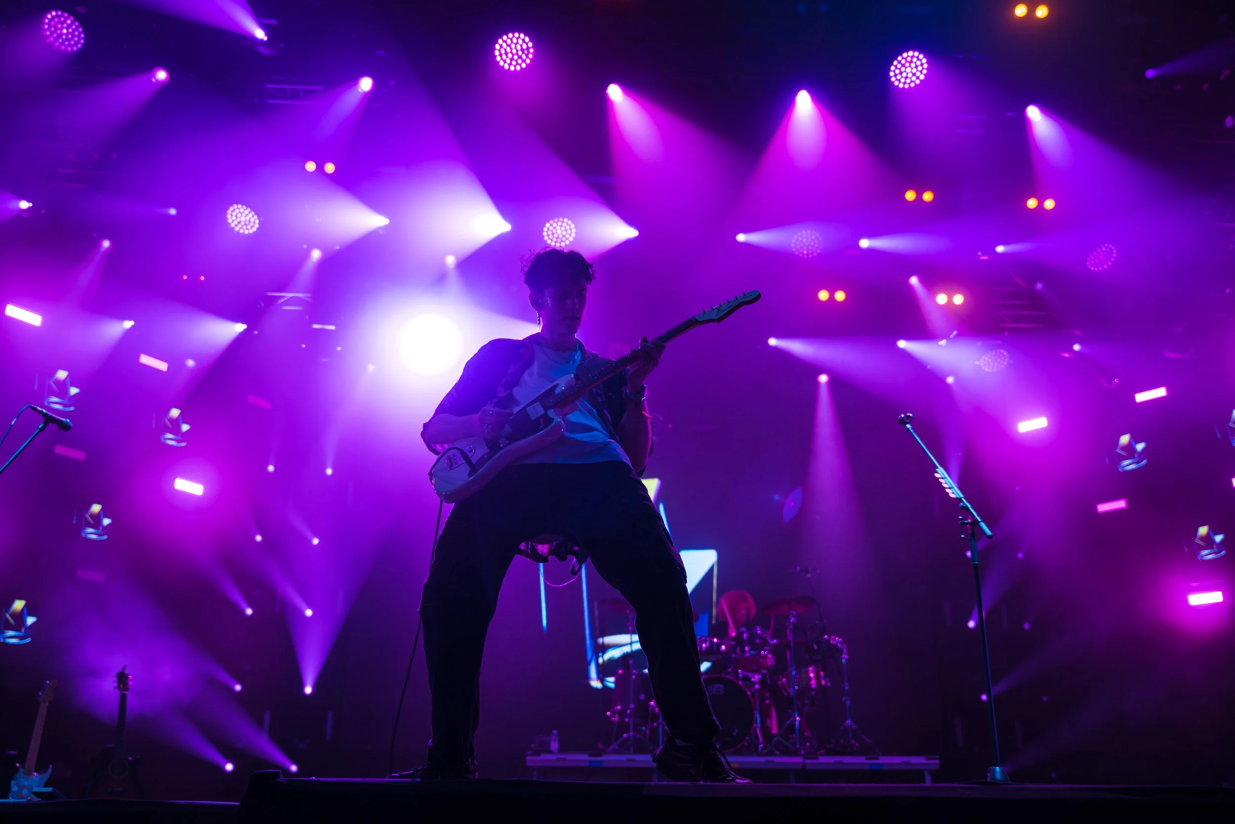 Nathan Challinor, koncertfotó, koncert, gitár, világítás