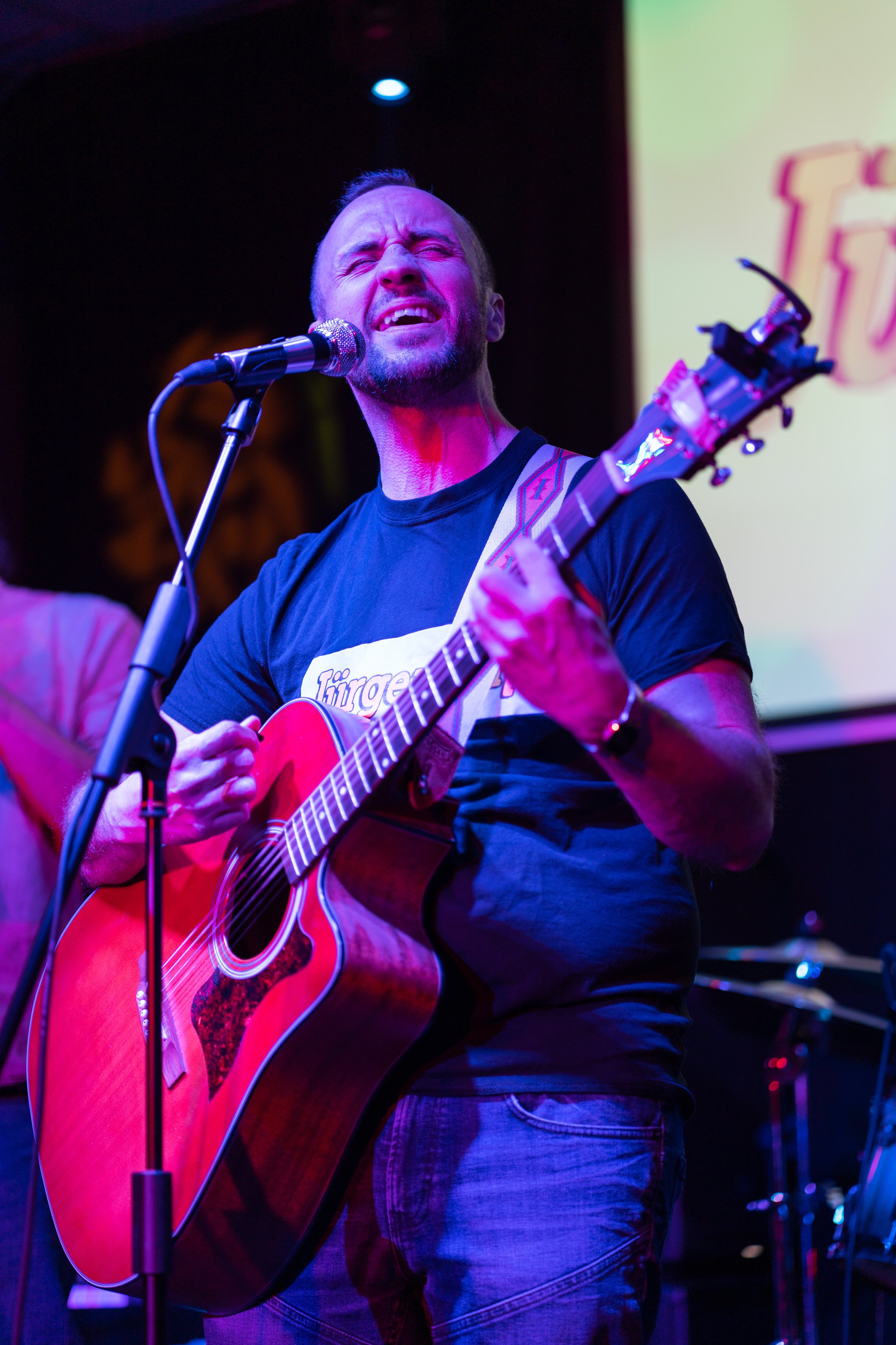 Koncert, koncertfotó, gitár, énekes