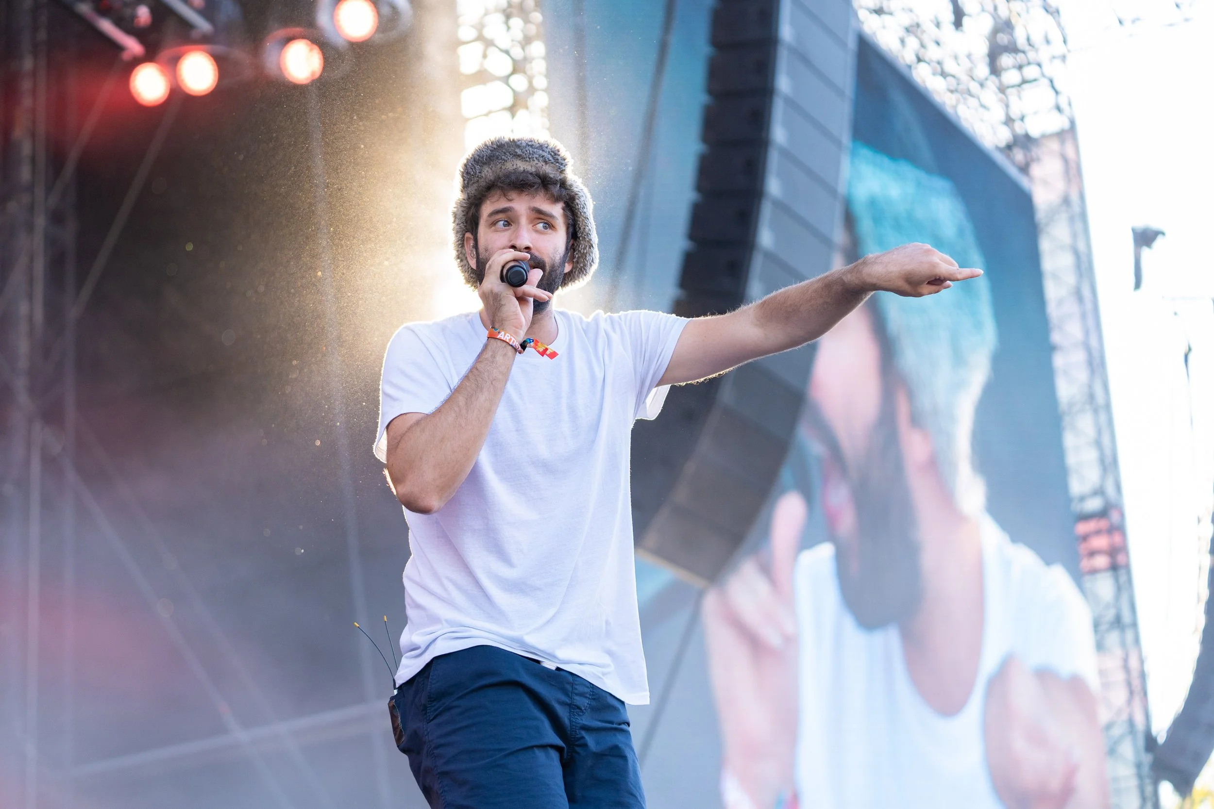 Énekes, AJR, koncertfotó