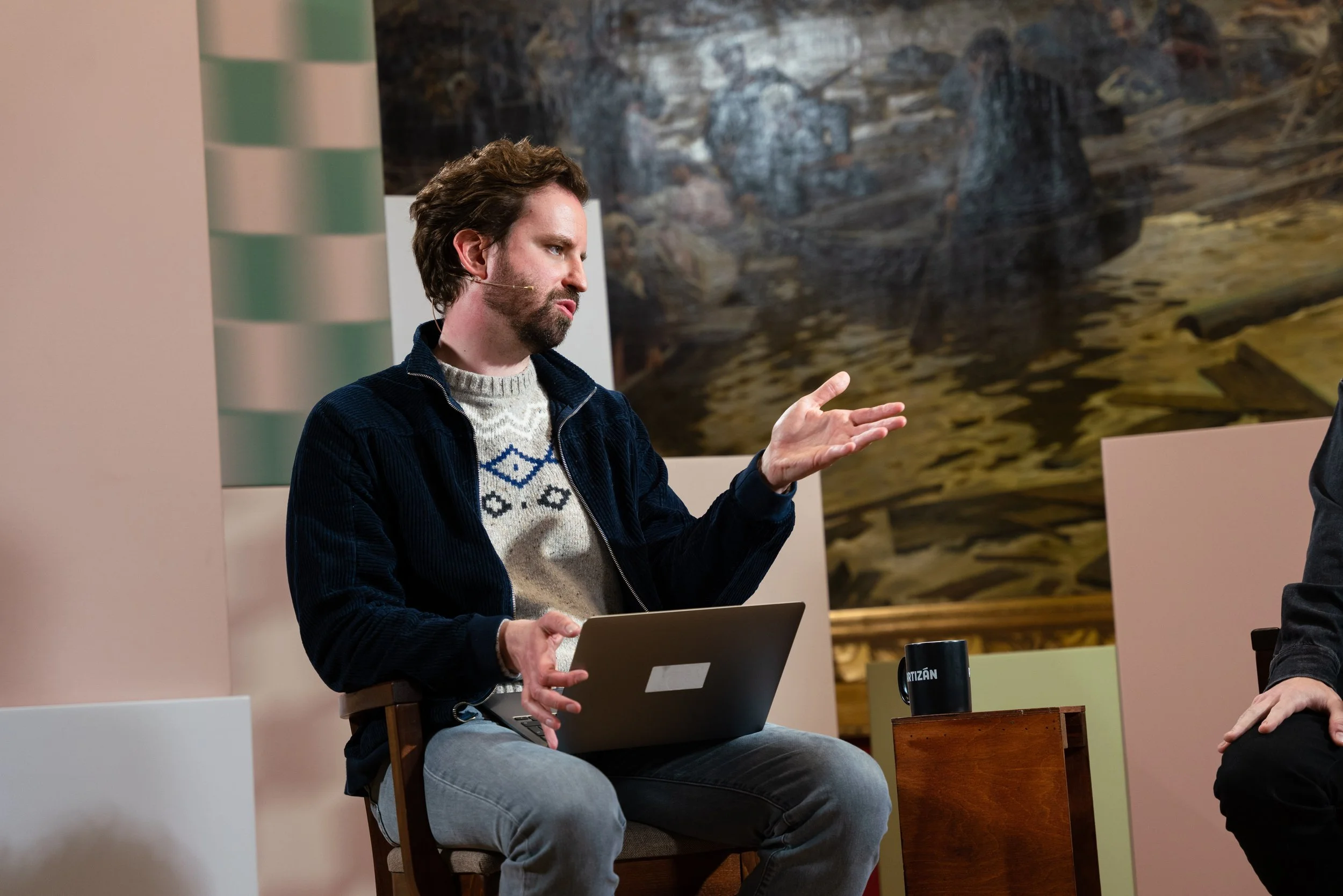 Partizános Gulyás Márton beszél éppen