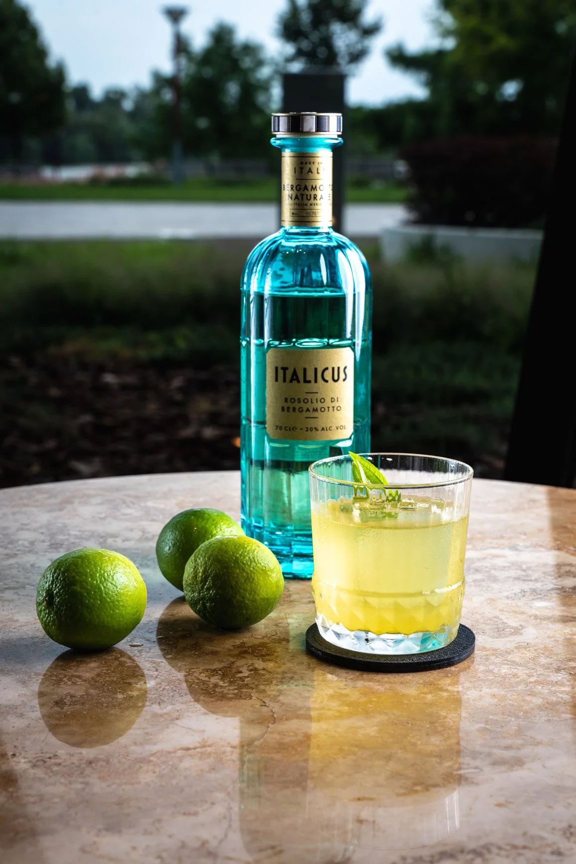Italicus cocktail with lime and mint