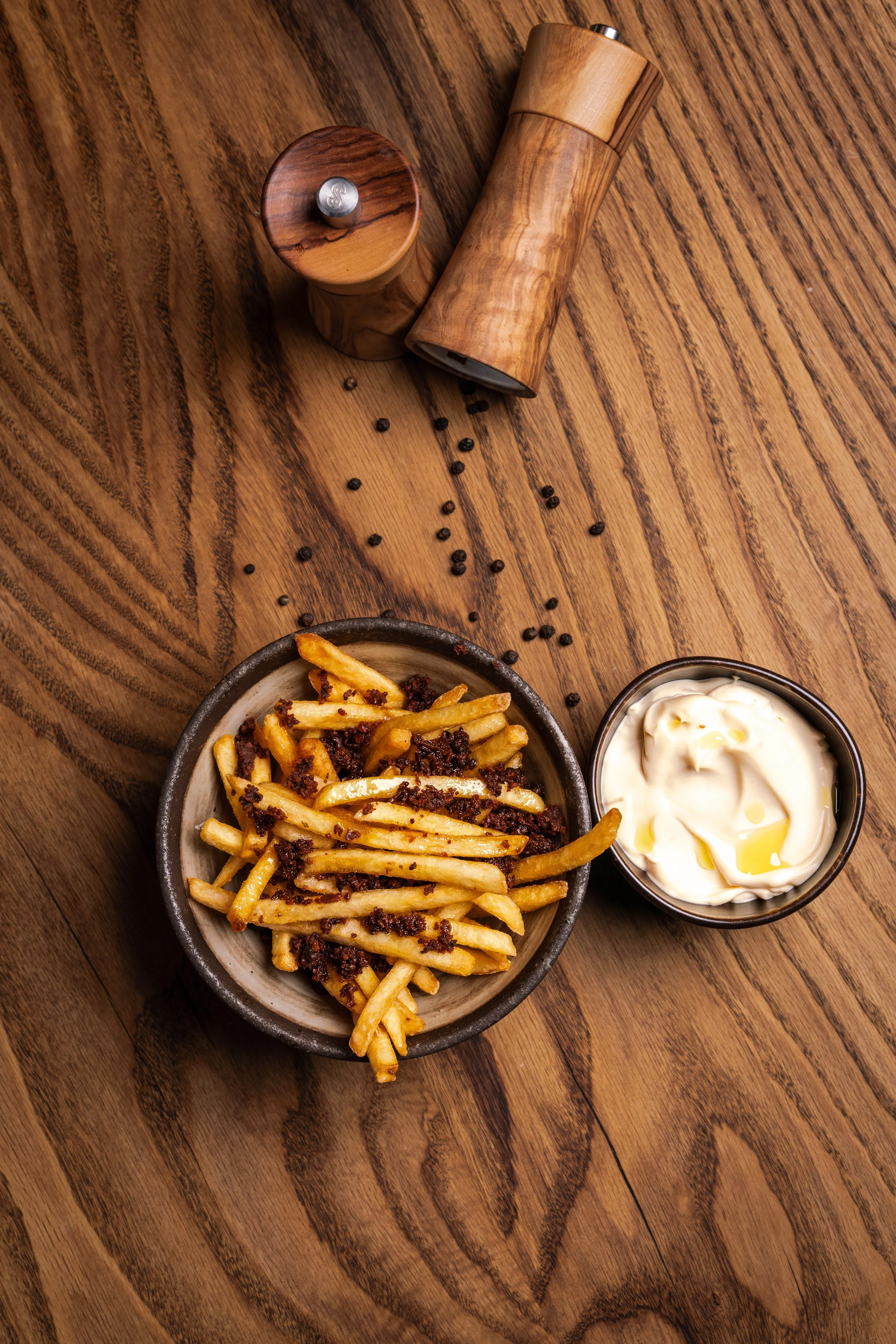 Fries with pepper and mayo in Zazie