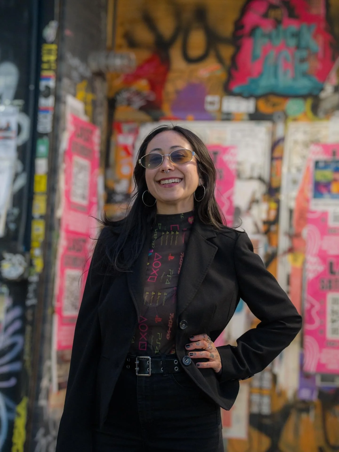 Aqu&iacute;, siendo una constante. Siendo Vanessa, siendo Alegria Vegana, siendo bella, siendo ca&oacute;tica, siendo dulce, siendo rabiosa, siendo intensa, siendo un terremoto, y todas las que quiera ser. S&iacute;, s&iacute; soy. 

Transitando en c