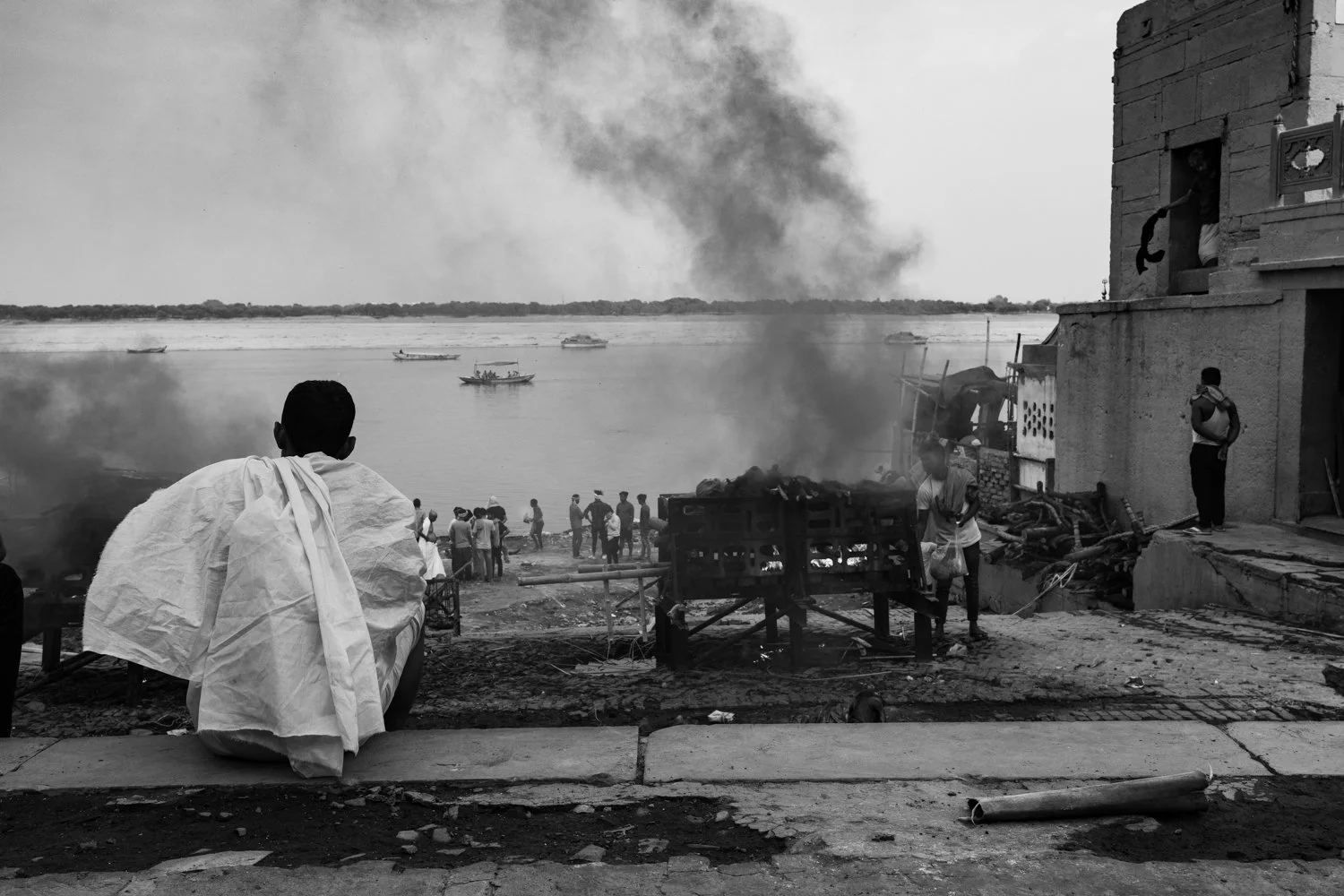 ELDEST SON OBSERVING MOTHER'S CREMATION HARISHCHANDRA GHAT – VARANASI, INDIA 2024