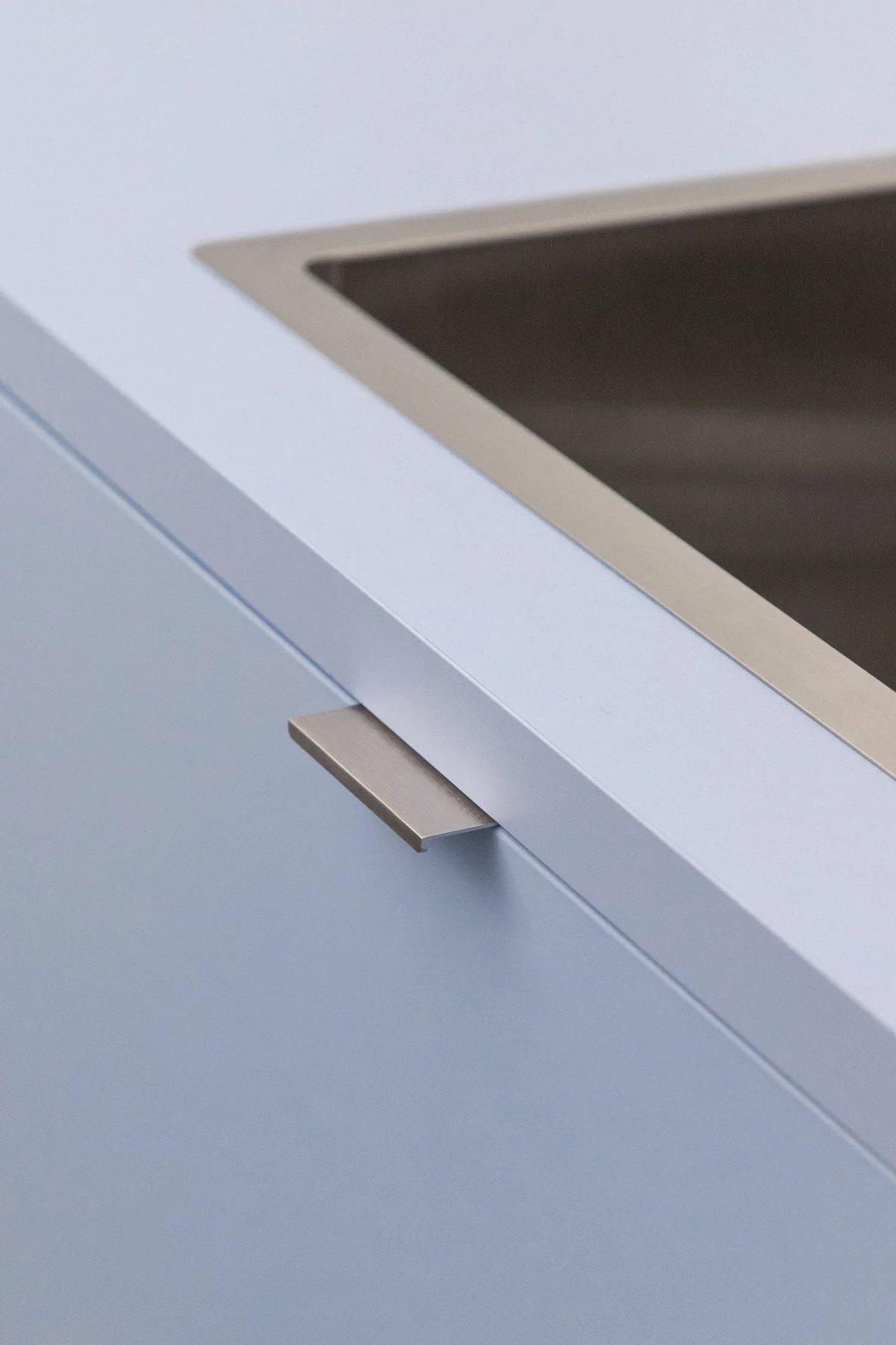 A custom one-wall kitchen in Horizon Blue, Kreuzberg Berlin