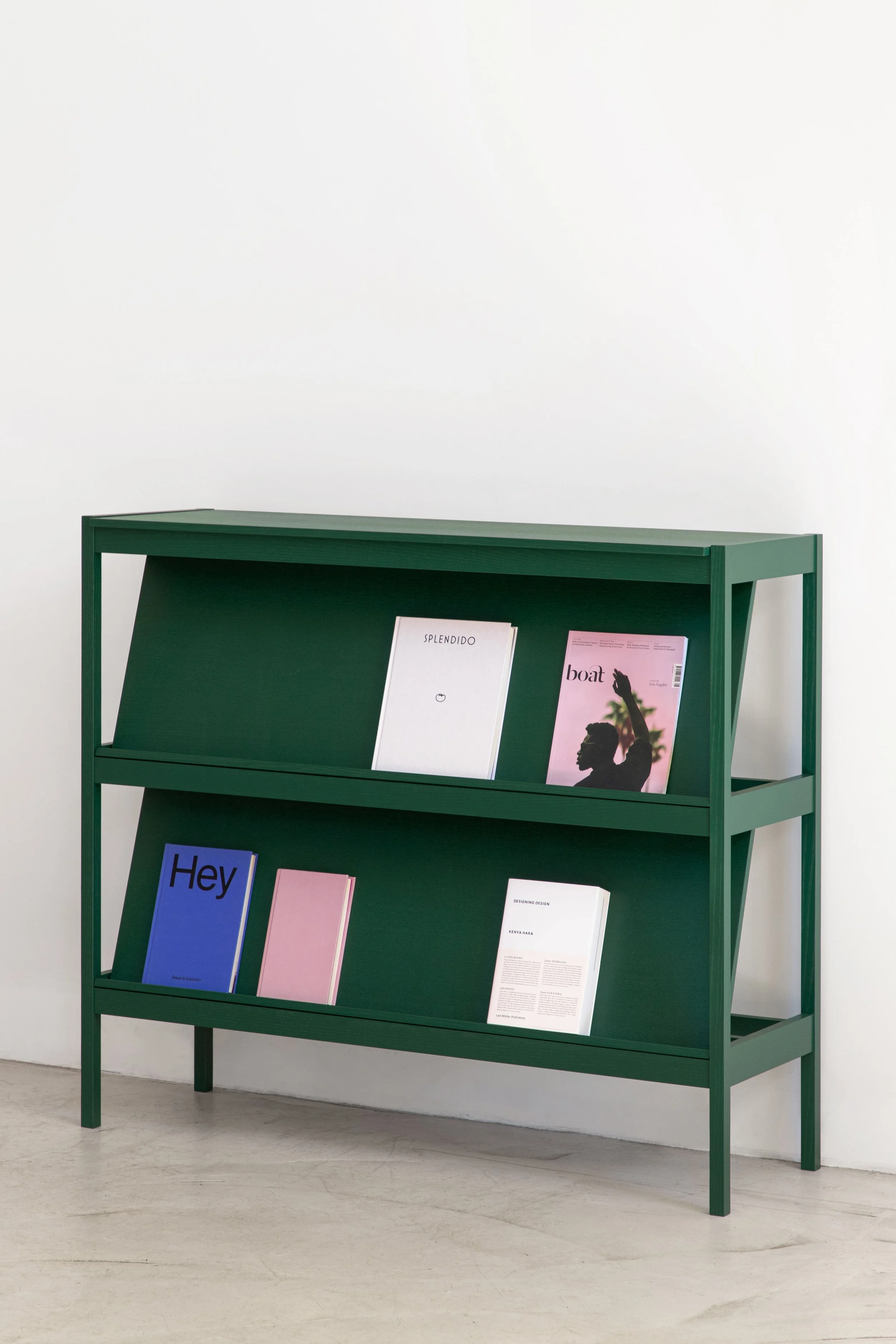 Das kleine FLIP Regal in Waldgrün, handgefertigt in Berlin