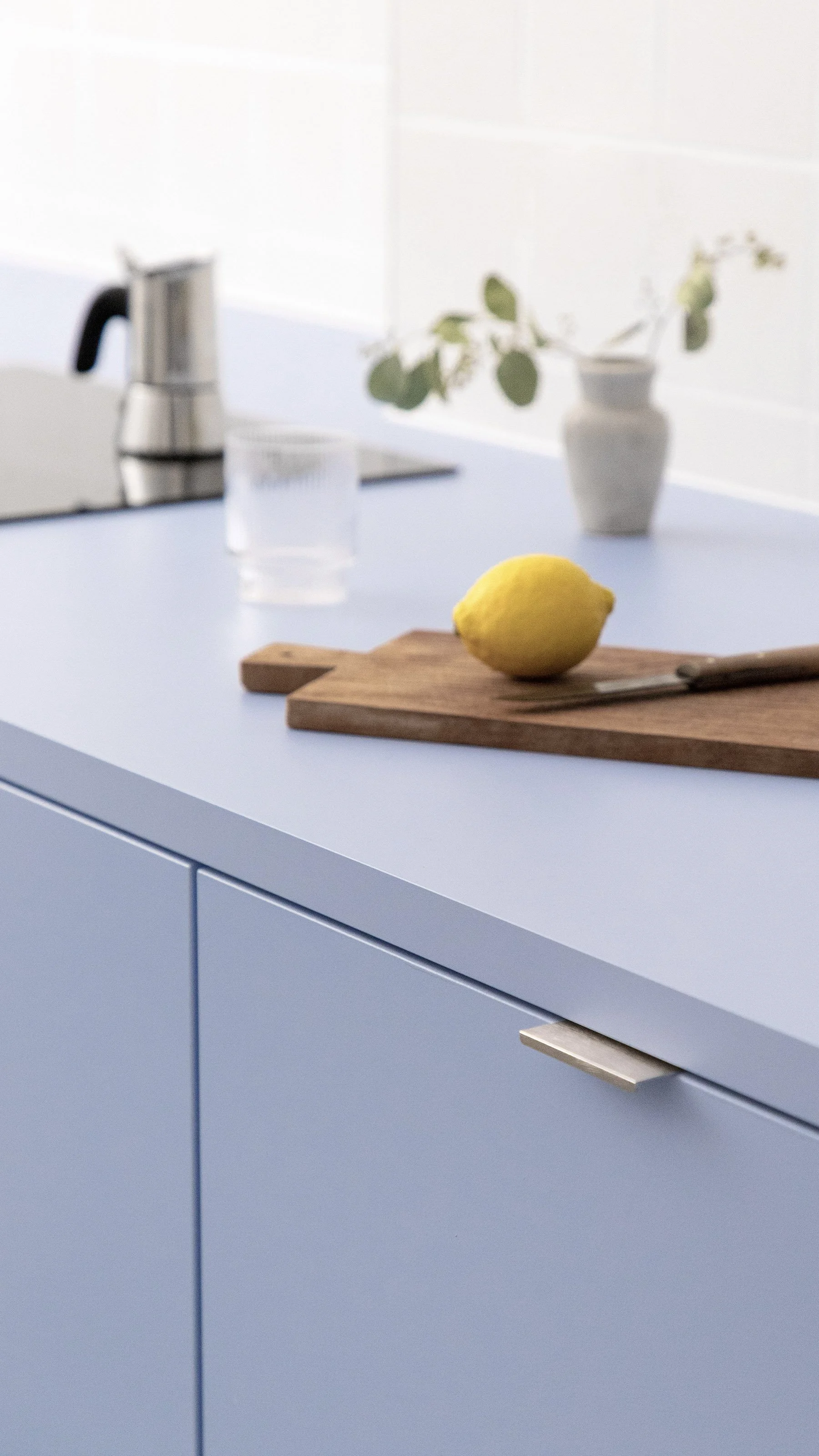 A custom one-wall kitchen in Horizon Blue, Kreuzberg Berlin