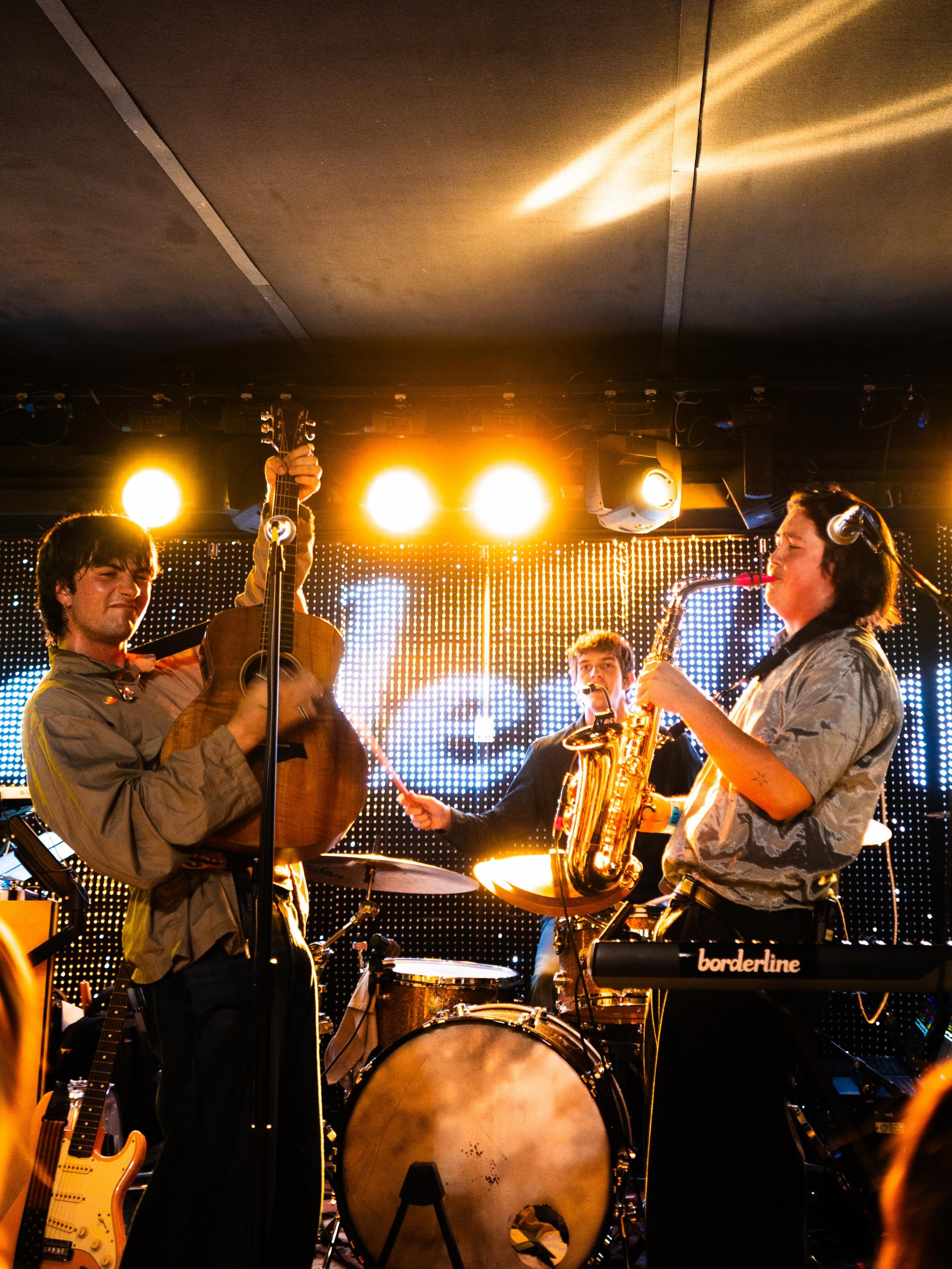 New Zealand&rsquo;s very own @whoisborderline put on an absolutely electric show at @mercuryloungeny 🪩 

Check out the full gallery by @abby.brustowicz on our site now and keep an eye out for Borderline&rsquo;s debut album coming out in June 🌟