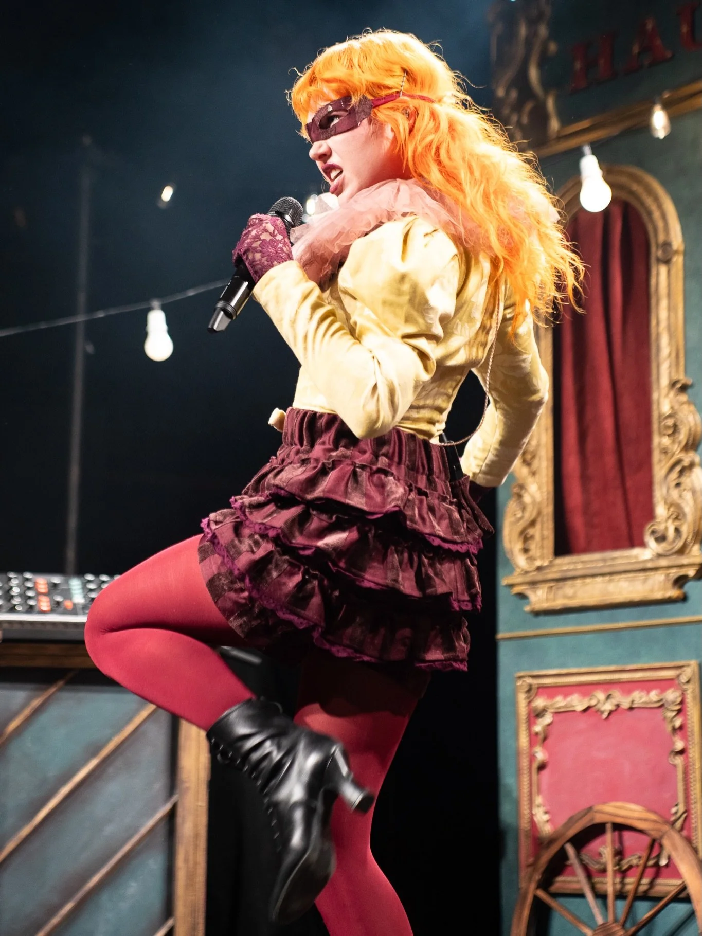 the coolest jesters in town @hauteandfreddy thoroughly entertained the royal court of brooklyn with their &lsquo;big disgrace tour&rsquo;! 🎪

more photos taken by @jules.norton from night one @warsawconcerts up on our site now!
