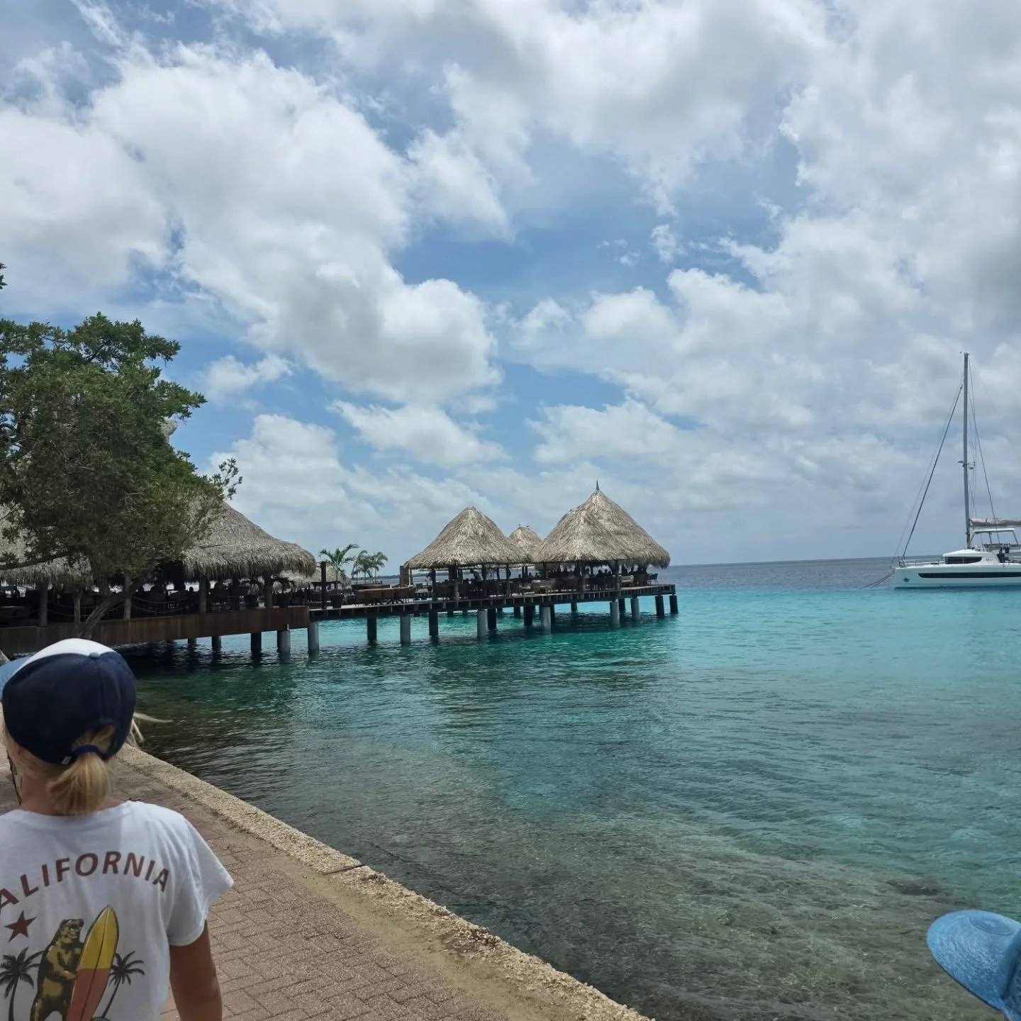 What can we say - - - Bonaire is β¨MAGICALβ¨
The sail here wasn’t quite what we expected — but It was a smooth ride and that is all you can hope for! And now we've been here 3 weeks!
Rolling in to find cactus-covered hills, bright turquoi