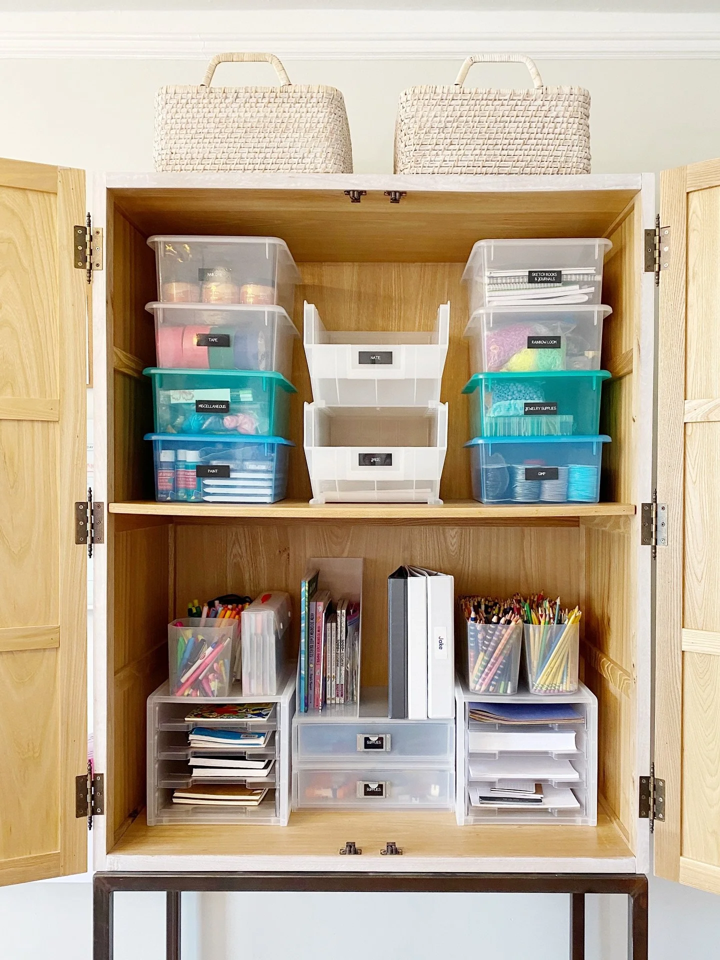 Sharing a little homework/arts and crafts setup to get you in the mood for back to school&hellip;are you ready?

Need help with your homework station? DM me!