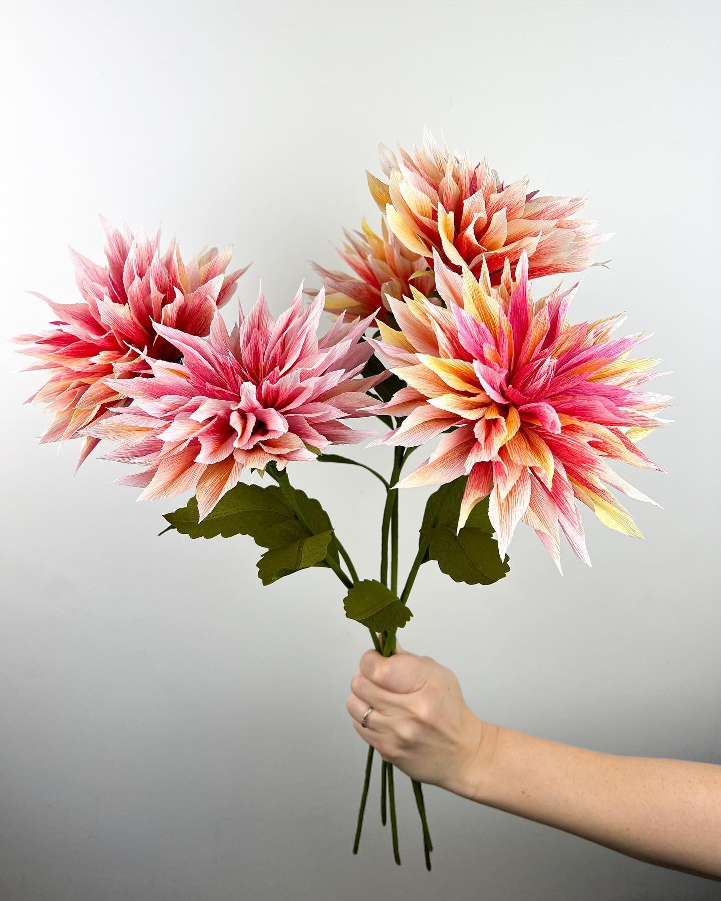 Happy Monday. It&rsquo;s grey skies and chilly weather here, so let&rsquo;s brighten our day with this custom bouquet of dahlias. 💛