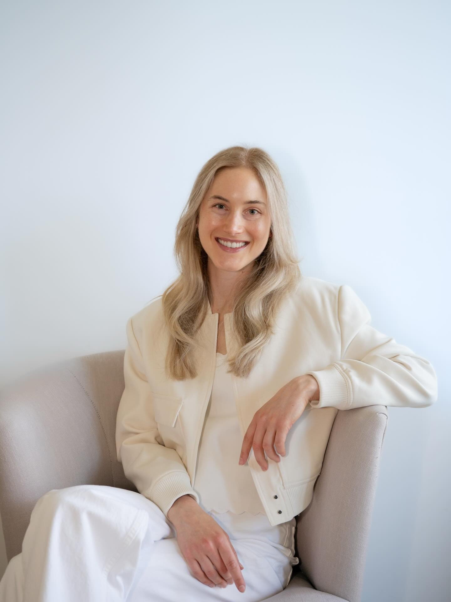 🚨 SHE STARTS MONDAY 🚨
And yes&hellip;bookings are officially OPEN 💛✨

Her Matters fam, please welcome Jasmine!

Our PCOS-supporting, endo-decoding, food-peace restoring queen 👏

Jasmine is an Accredited Practising Dietitian (with the masters degr