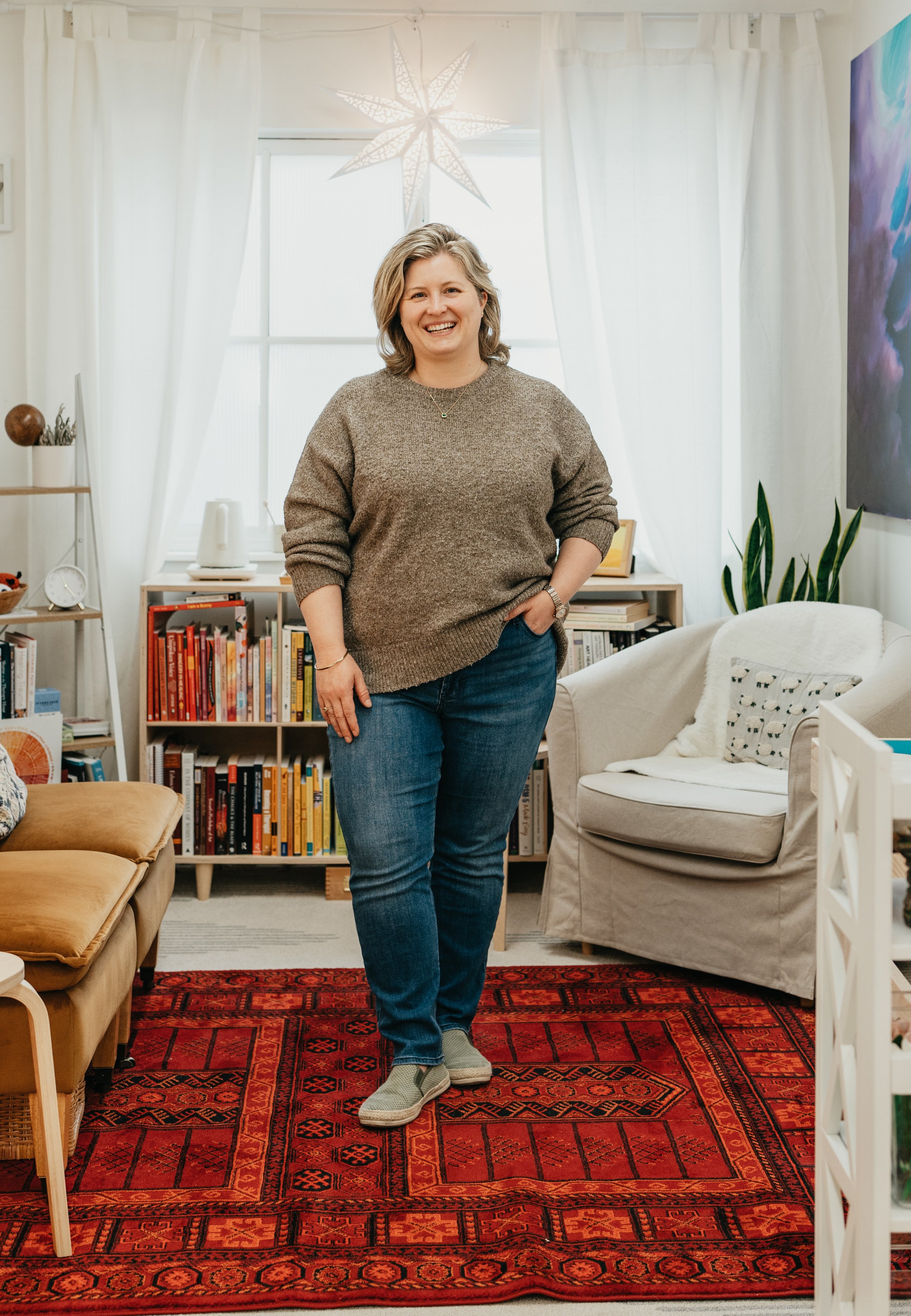 Sarah Kelley, relational psychotherapist offering individual therapy and art therapy in Seattle, Washington