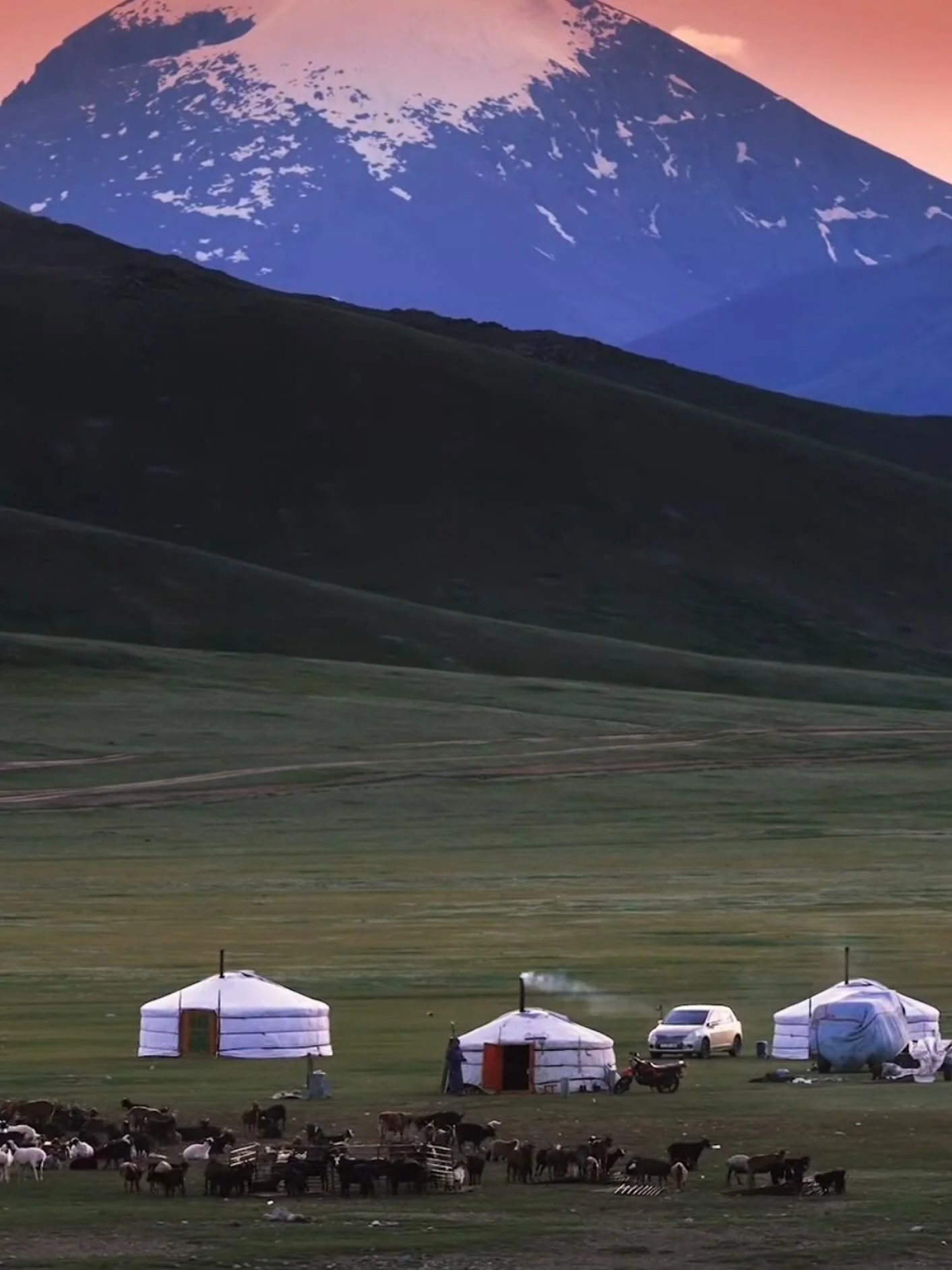 How&rsquo;s this for a camping spot ???

Sensational Mongolia awaits for those who dare 🫣

Keep your mind open and your eyes peeled for an incredible tour being released soon🤙

#mongolia #travel #adventure