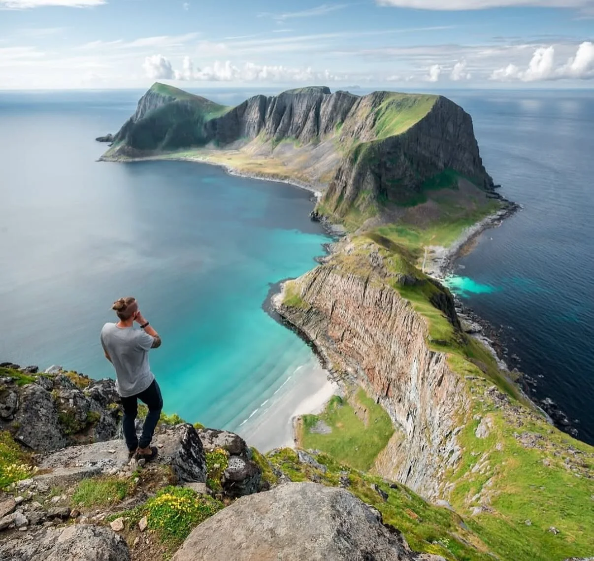 Who&rsquo;d rather be here on a Monday😎

Well you can be, in March next year, if you email wayne@travelwithhamilton.com for the details to make sure you get in early🫵

#travel #adventure