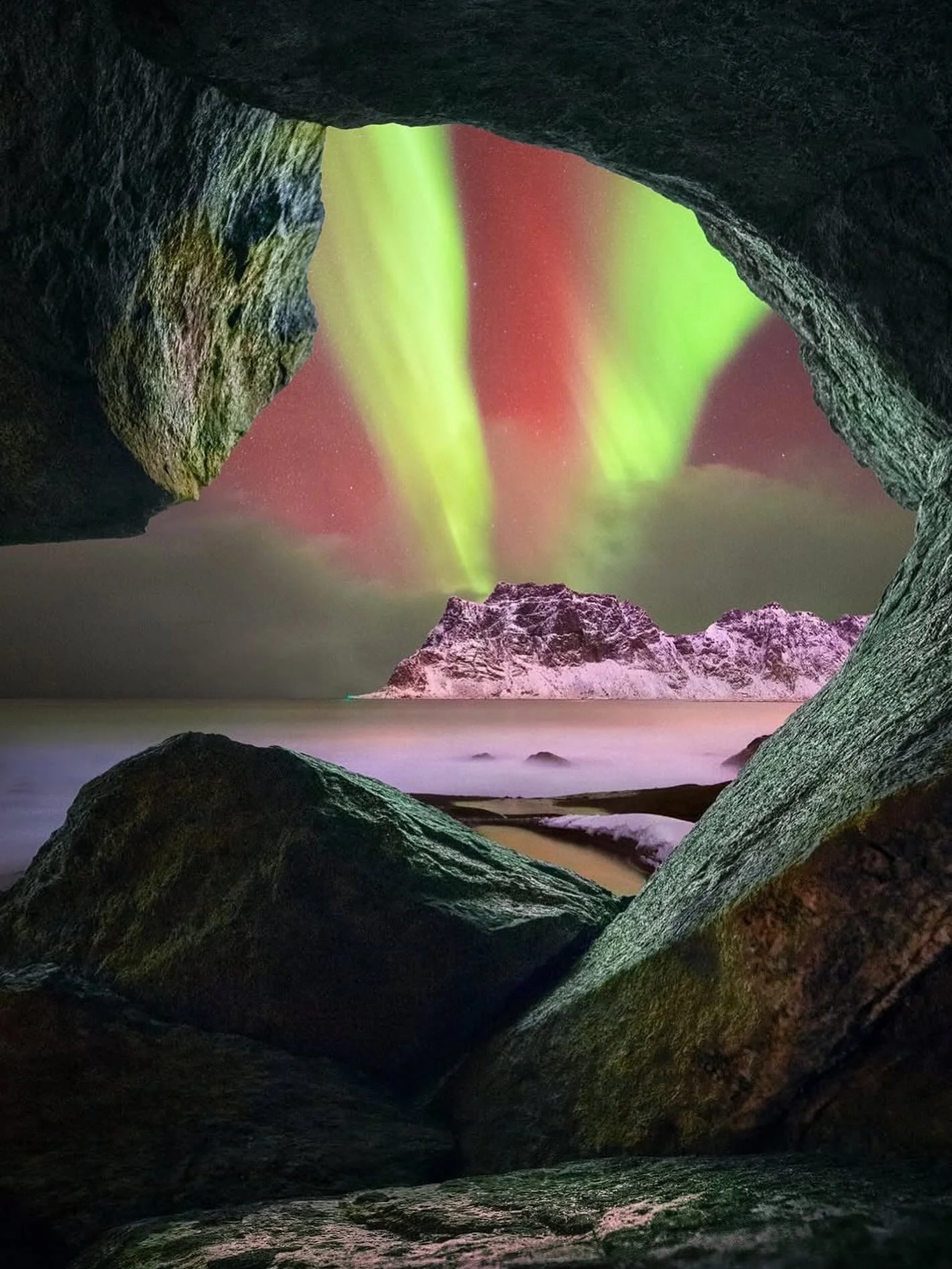 Want to experience the surreal Northern lights?

Of course you do. Come with us to Norway in March 2026 and be blown away by the arctic wonders.

Drop us a note or email wayne@travelwithhamilaton.com to get all the details😎

#norway #arctic #experie