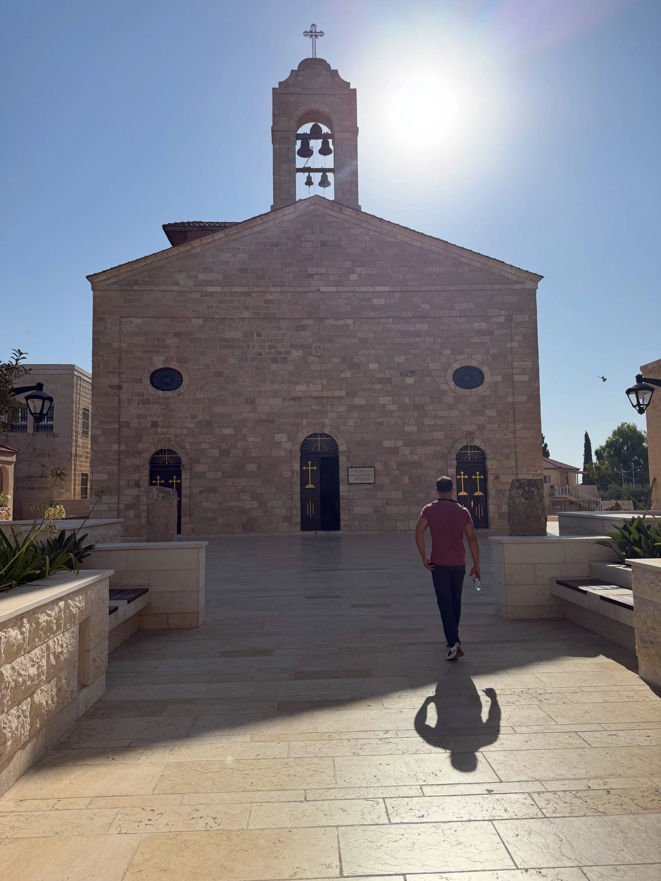 🇯🇴 From Amman to Madaba &mdash; and deeper into Jordan&rsquo;s ancient heart

We&rsquo;ve left the lively streets of Amman behind and travelled to Madaba, a town where history seems to rise from every stone. In the warm Jordanian light, ancient chu