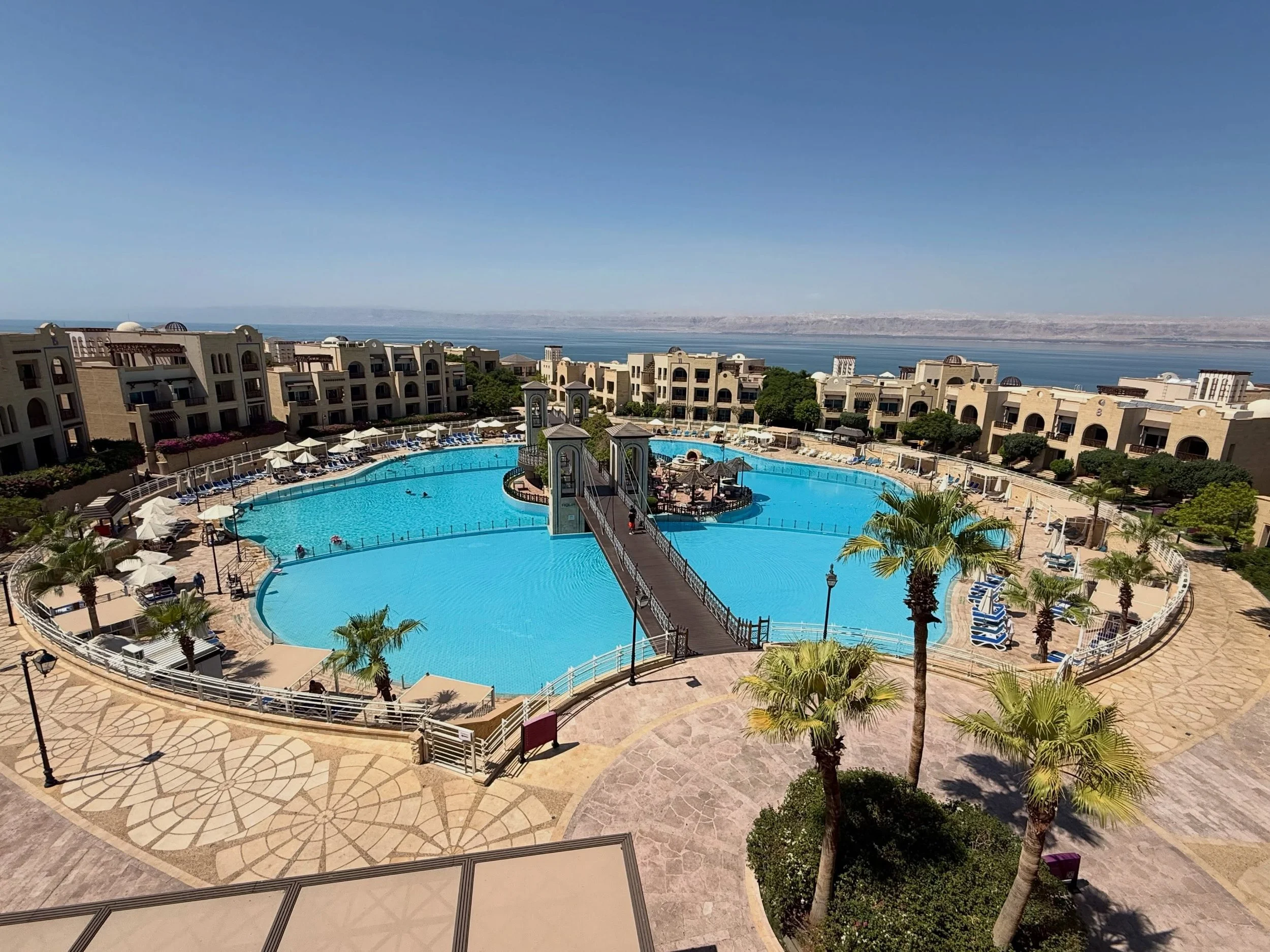 ✨ Some hotels are destinations in their own right&hellip; and the Kempinski Dead Sea is one of them. 🇯🇴

Arriving at the Kempinski Hotel Ishtar Dead Sea feels like stepping into another world.

Set dramatically into the hills above the lowest point