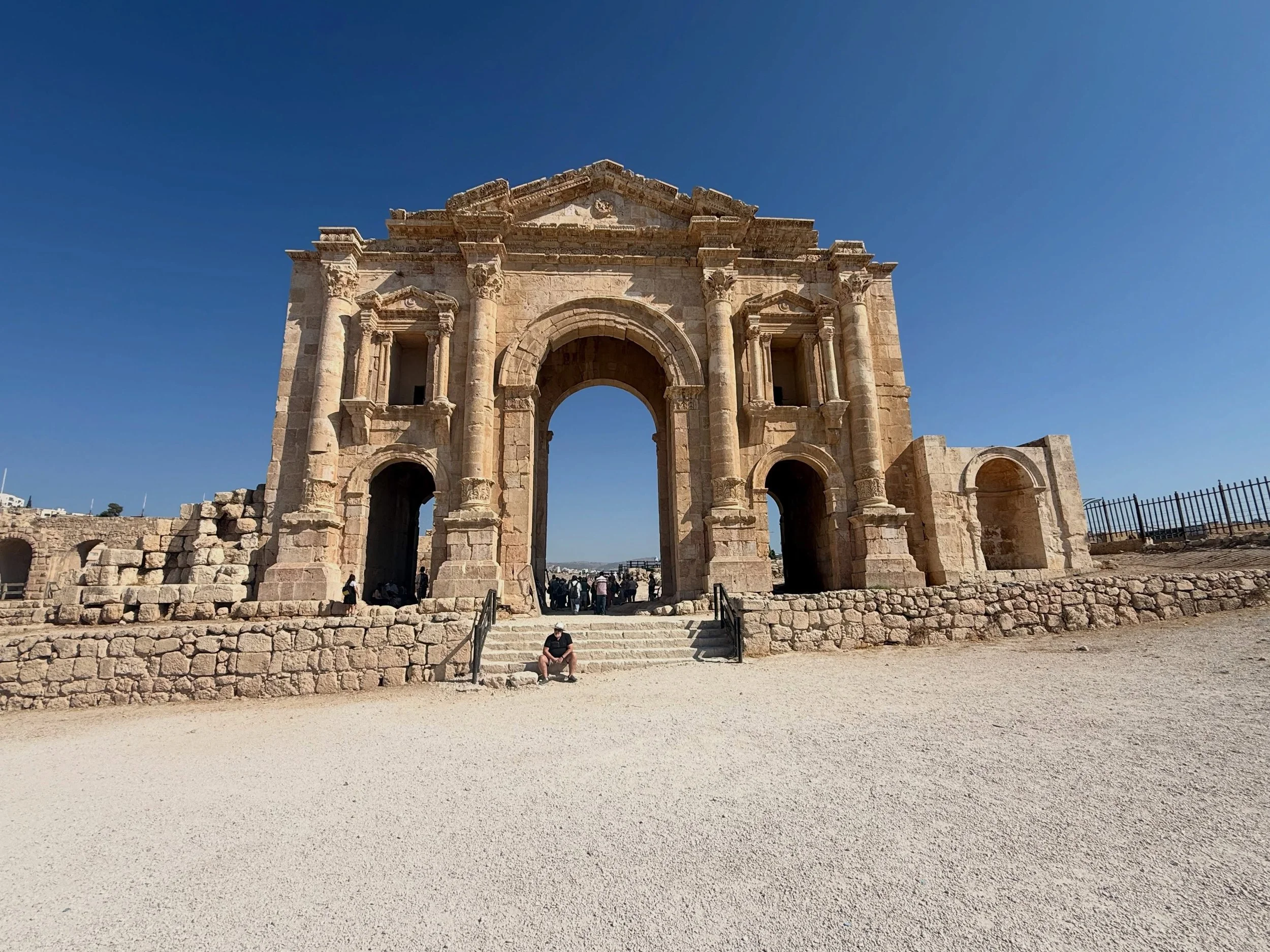 🇯🇴✨ JERASH, JORDAN &mdash; WHERE HISTORY STILL LIVES 🏛️

Walk through one of the best-preserved Roman cities in the world, where ancient columns, theatres, temples and stone-paved streets bring the past vividly to life.

Once known as Gerasa, Jera