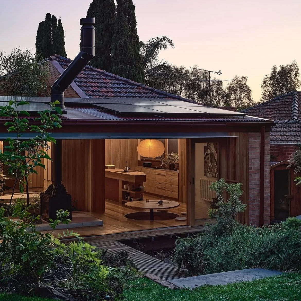 What&rsquo;s not to love about this house - extension of a single level post-war brick house in Brunswick West.

Photos @derek_swalwell
Styling @natjstyling
Architecture @modo_arch
Build @seventy7projects
Landscape design @strawbrothers
Engineering b