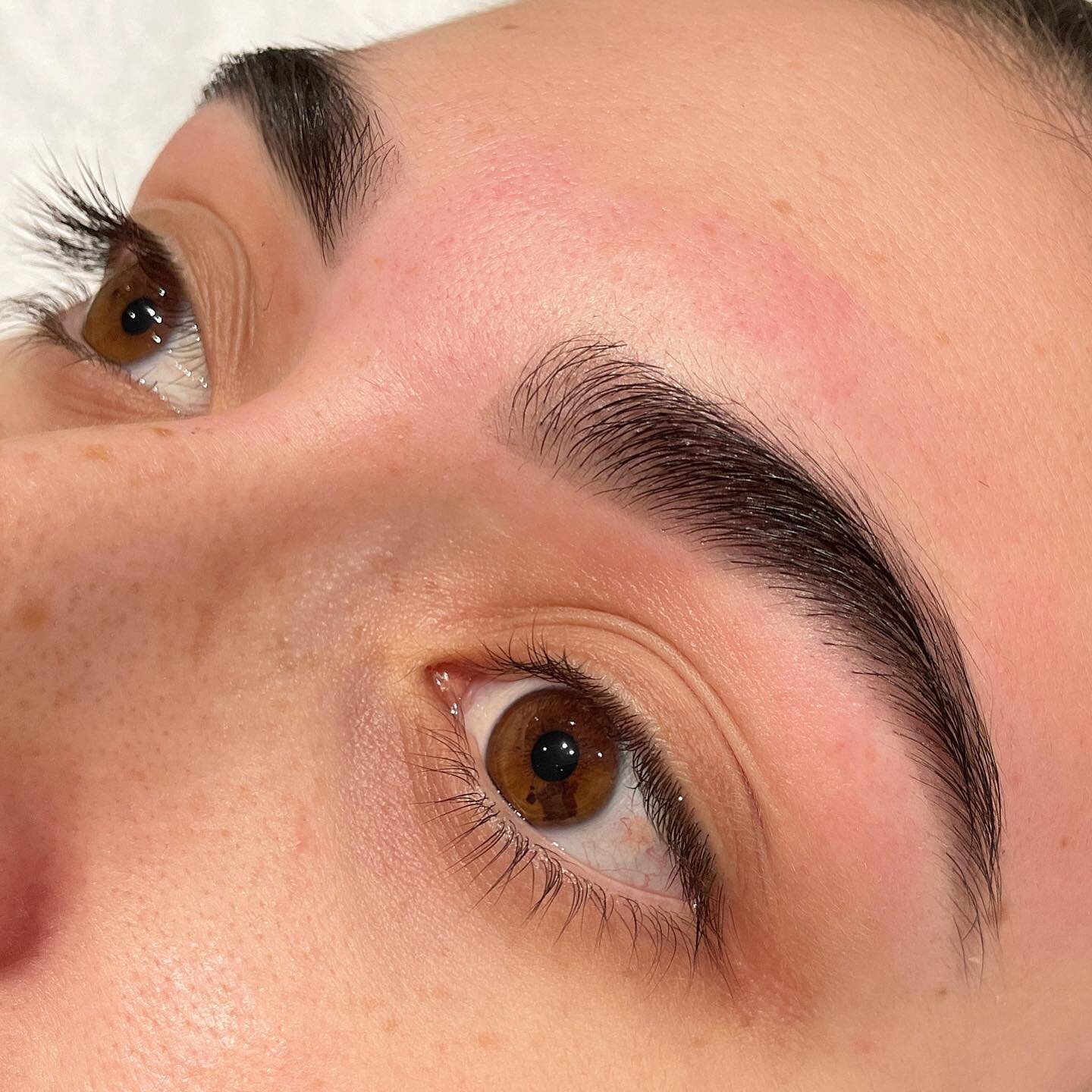 Fresh brows 👏🏽👏🏽
Treatment || Brow Wax and Tint 
Book your brow makeover today!
Bookings available online via our website or contact us directly on 9339 4169. 
.
#perthlashandbrows #perthbeautysalon #perthbeauty #perthbrowstylist #perthbrowshapin