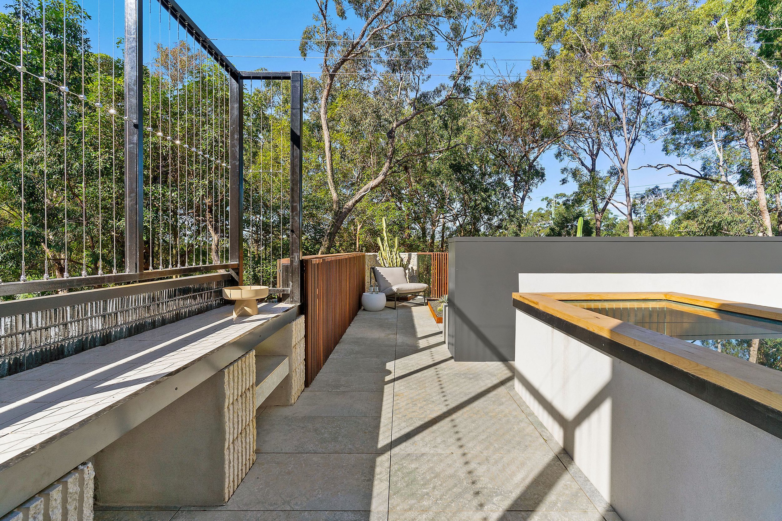 Nest-Upper-Balcony02.jpg