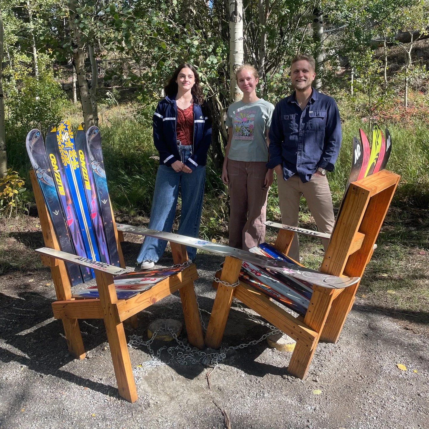 The Listen Longer project, led by the @nederlandyla (Youth Leadership Academy), wrapped up last weekend with a special event celebrating the youth who made it possible! 🎉 The new chairs are now open behind the fishing pond at Chipeta Park&mdash;grab