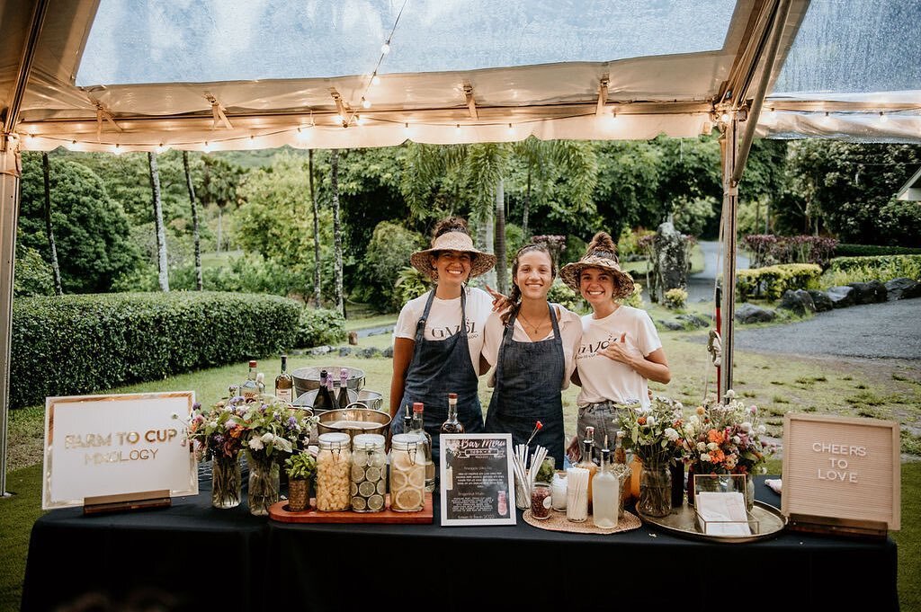 Refreshing drinks for our guests by @drinkgazoz 🍹🍹

Planning+Coordination: @fredandkateevents
Venue@kualoaranch
Hair+make-up: @revealhairandmakeup
Photo: @derekwongphotography
Catering: @kenekeswaimanalo
Florist: @wngchaiwaii
Rentals: @eventaccents