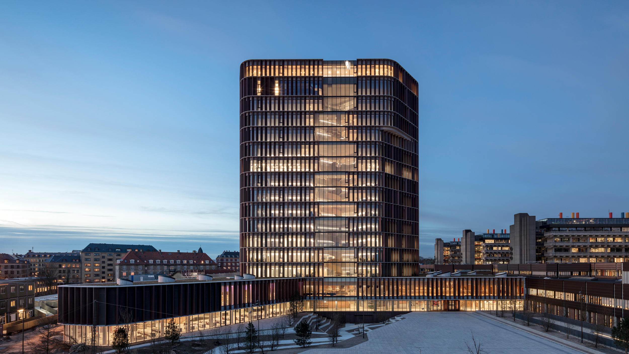 maersk-taarnet_by-night_kred-adam-moerk.png