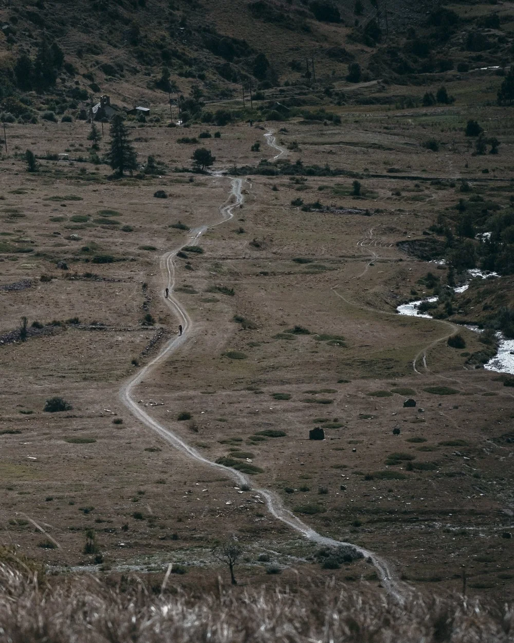 Stage 2 began gently, rolling through the Vallée de la Guisane: smooth gravel, sleepy villages, and warm bakeries with pain aux raisins. Somewhere up ahead, the Galibier is waiting...
photos: @serialcee 
#lepilgimage #myhautesalpes #hotelsai