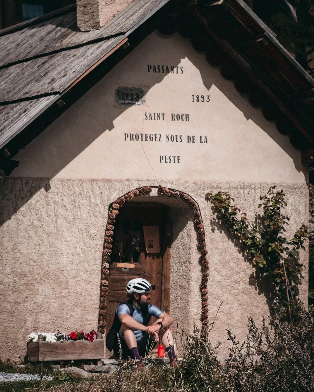 Saint Roch, thank you for this holy water we call g&eacute;n&eacute;pi. Keep watching over our passing pilgrims, as you written on this chapel.

#lepilgrimage #saintroch #genepi #holywater #paysdesecrins