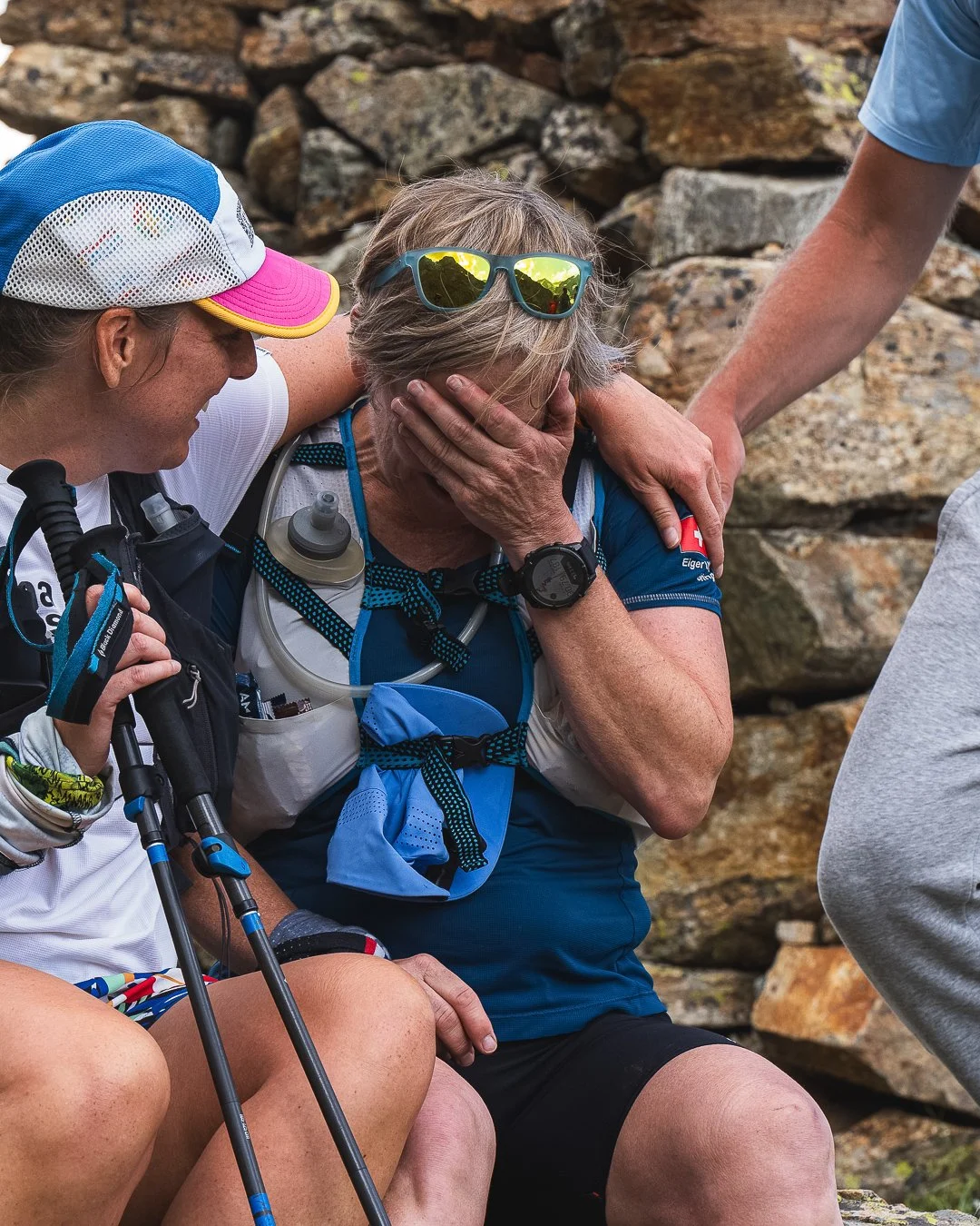 Special moments during last years' Le Pilgrimage Trail: @marylouveldkamp reaching checkpoint 3 last year, on stage three. The final one. High above at Refuge du Pelvoux.

An experienced runner, with many ultra distances in her legs. But the heat made