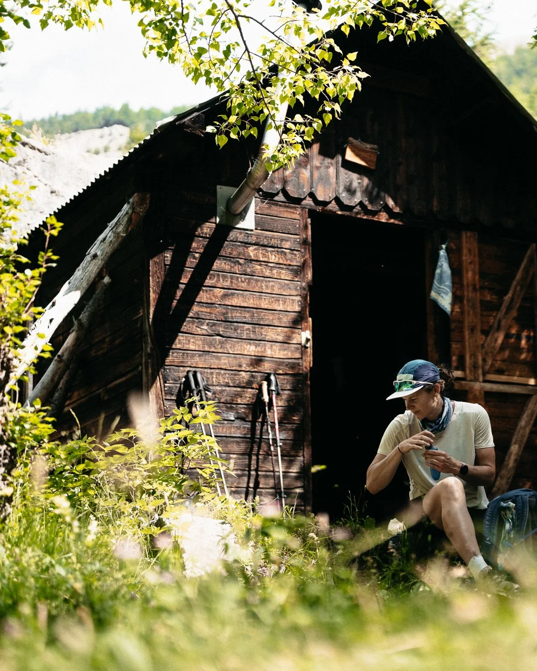 On the way to the final checkpoint last year, the pilgrims passed a small cabane, hidden in the forests of Montbrison.

Inside: cheese, sausage, a bottle of g&eacute;n&eacute;pi. A stack of postcards. And an invitation letter.

With a few questions:
