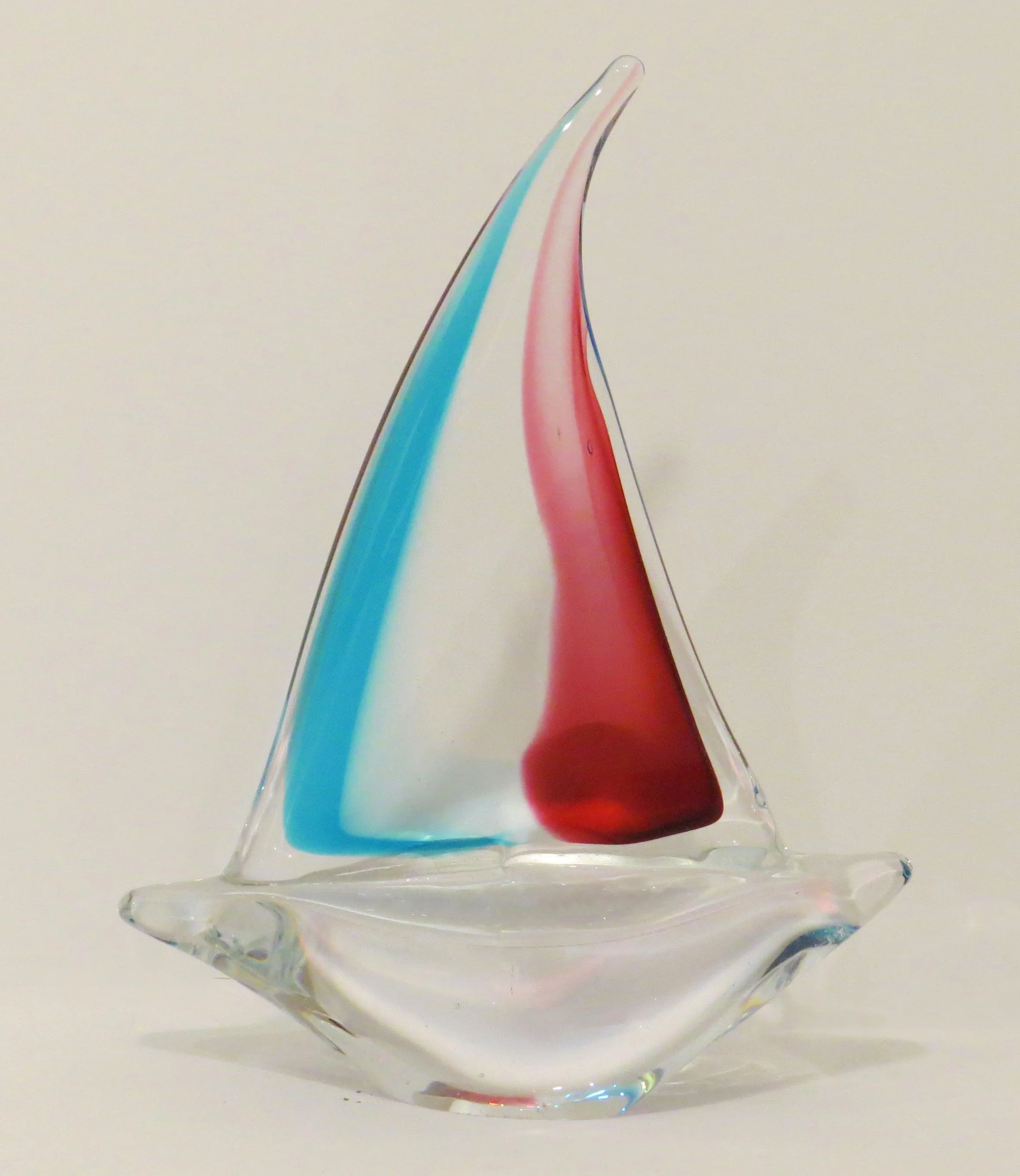 Height: 18 cm. France, 20th century.