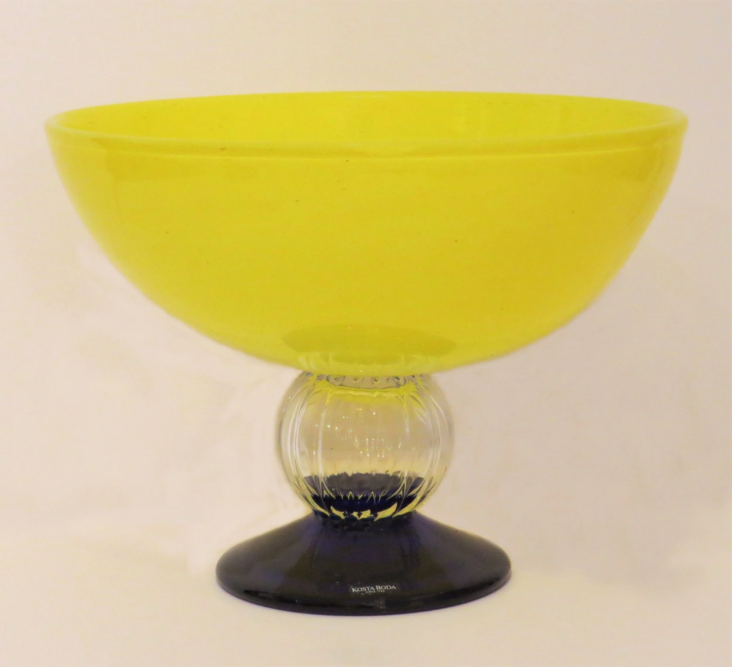 Height: 22 cm. Sweden, 20th century.