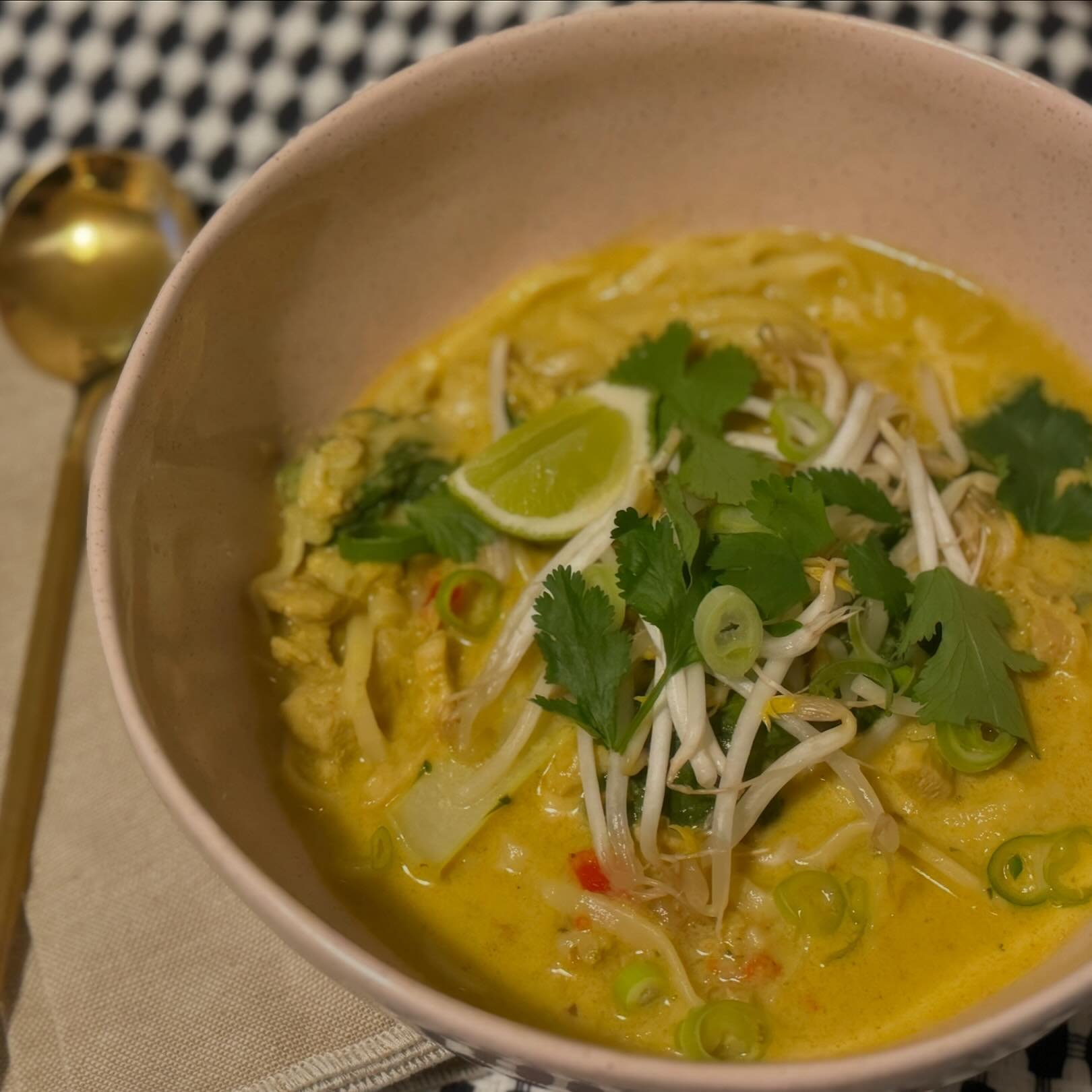 I had a lovely afternoon jumping on a Zoom cook-along with some Thermo friends! We made a delicious Thai red curry paste and Chiang Mai noodles right in our Thermomix. The flavours were incredible, and the process was so fun and interactive. If you h