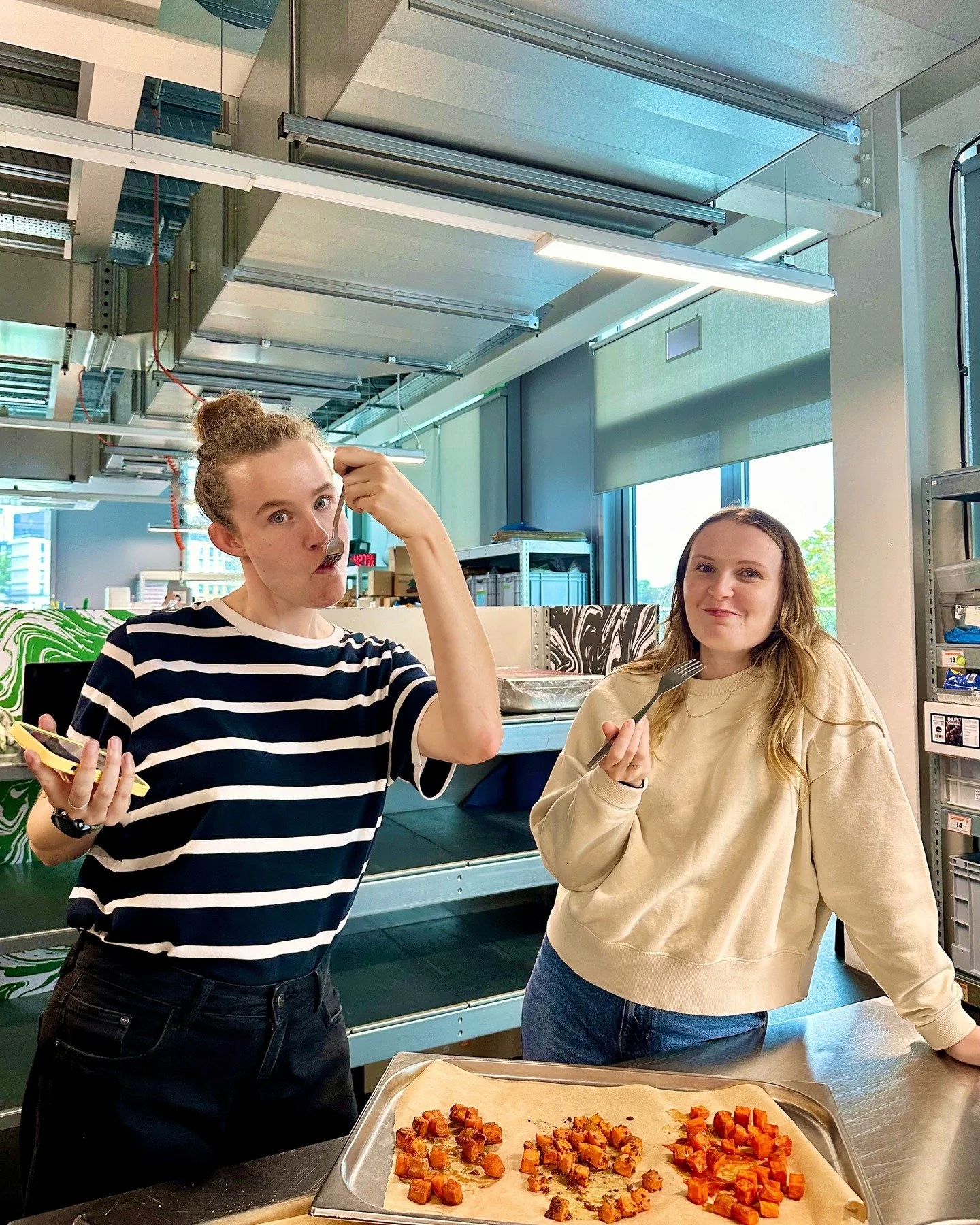 Test kitchen trials, birthdays, runs, tofu trick shots&hellip; September was our favourite kind of foodie chaos 🥗🎉🐾 Here&rsquo;s the round-up!
1. Marinade experiments in the test kitchen = very happy taste testers 😋 
2.	Post run club refuel table