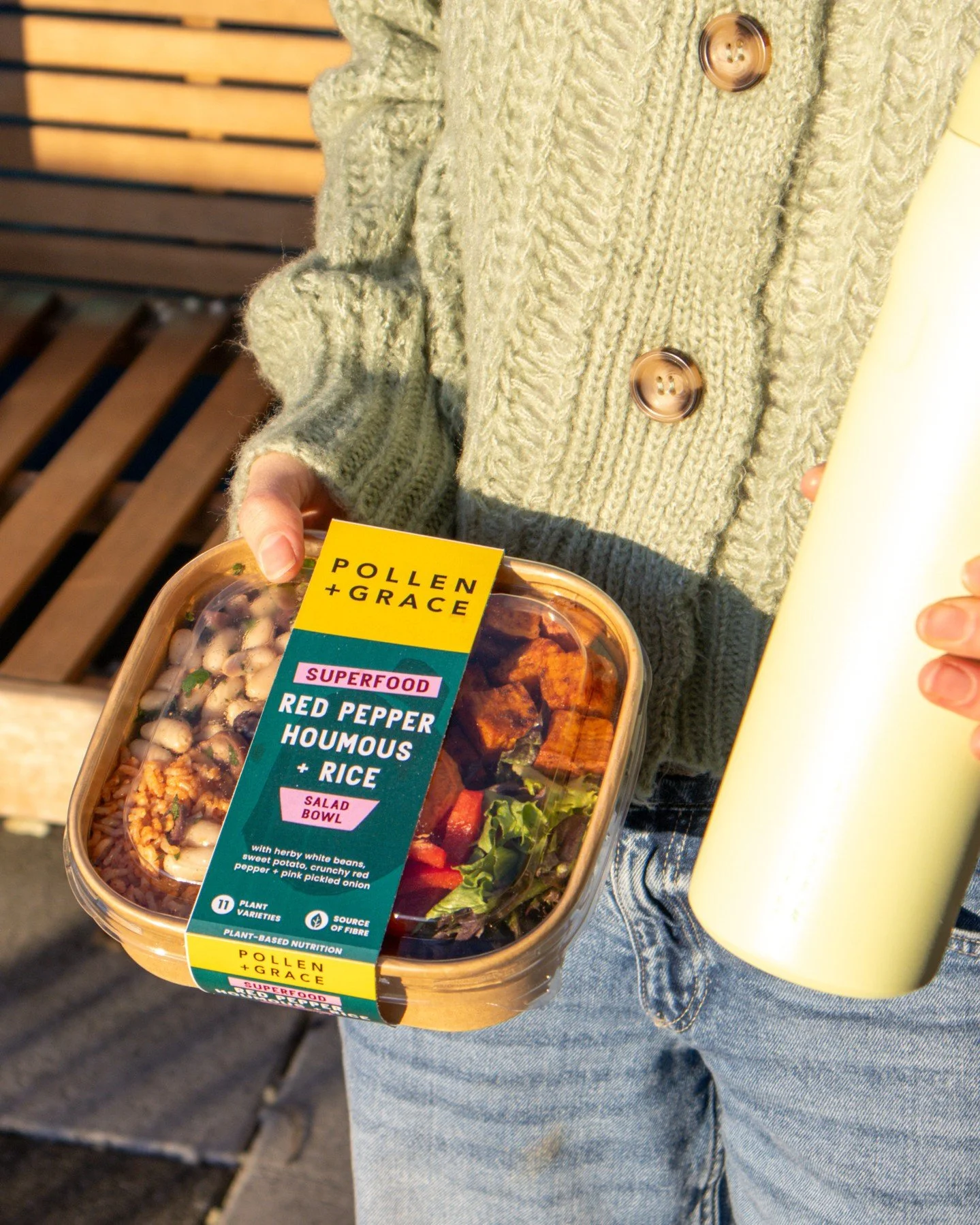 Lunch that looks as good as it tastes 🥗💛 Our Superfood Red Pepper Houmous + Rice Salad Bowl is available at @coopuk and @ocadouk