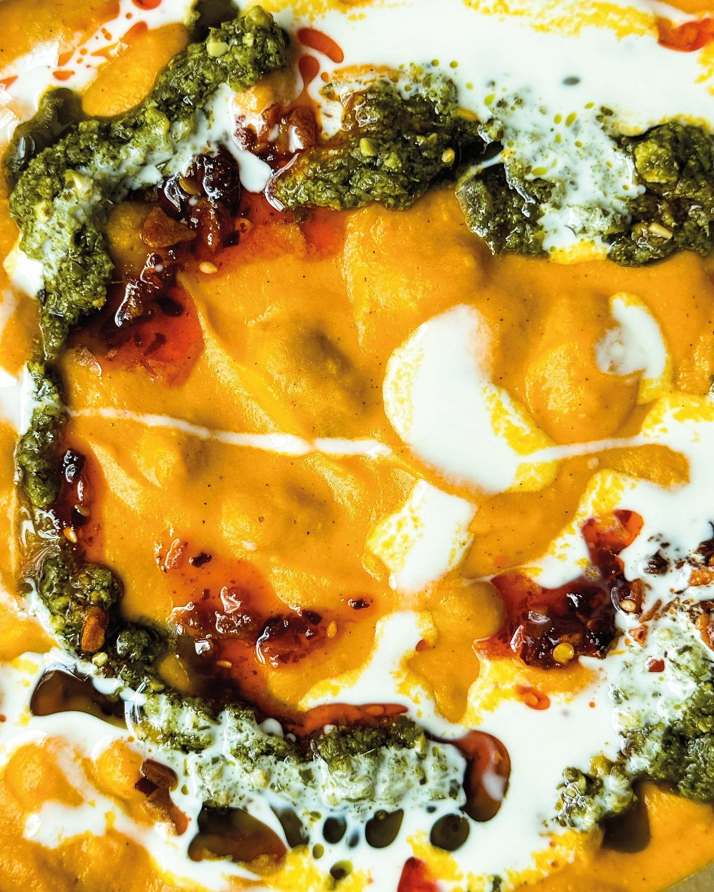 Comfort is still our key reqiurement for meals whilst we wait for Spring to truly spring and this ☝️ bowl of delicious creamy tomato and butter bean soup has been on repeat all winter. ⁠
⁠
We've blended silken tofu through the soup for extra protein 