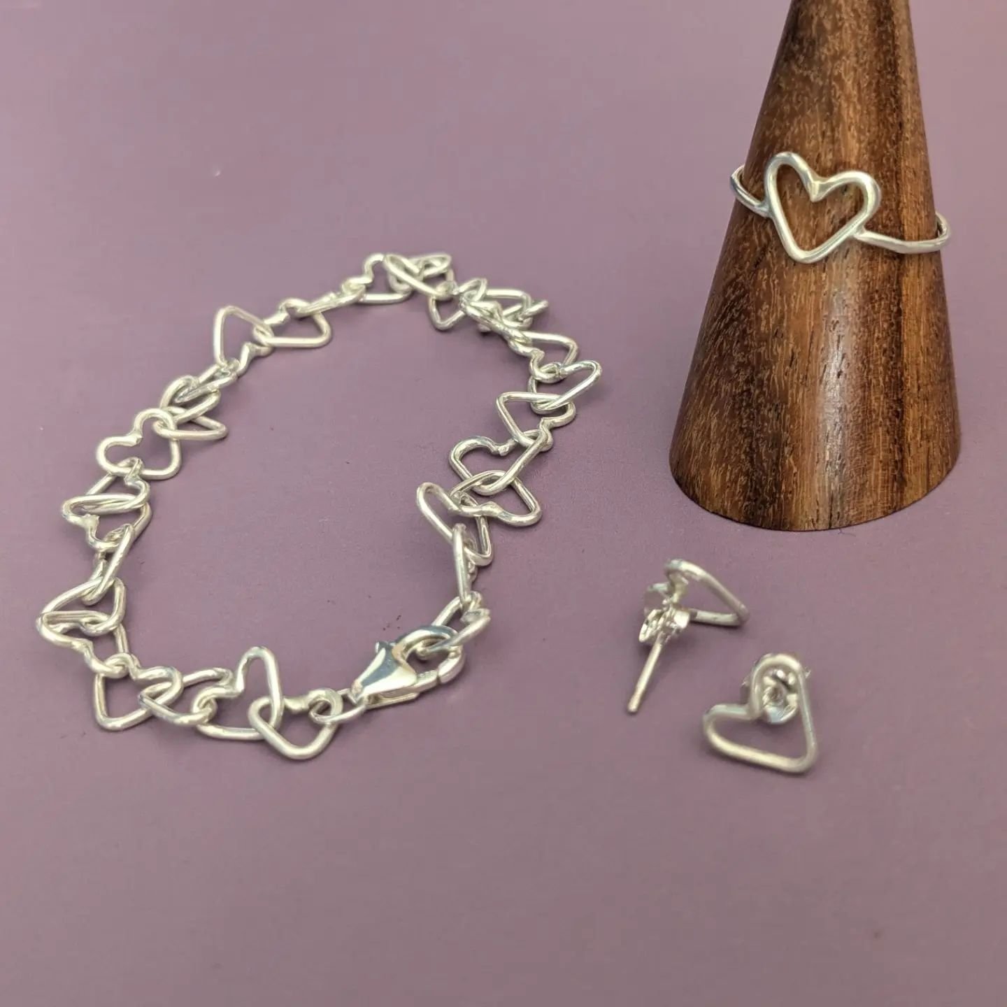 The heart set will finally be available on my website ✨this Friday✨

#handmade #silverjewellery #heartjewellery #smallbusiness #scotlandjewellery #fifejeweller #silverhearts #handmadejewellery