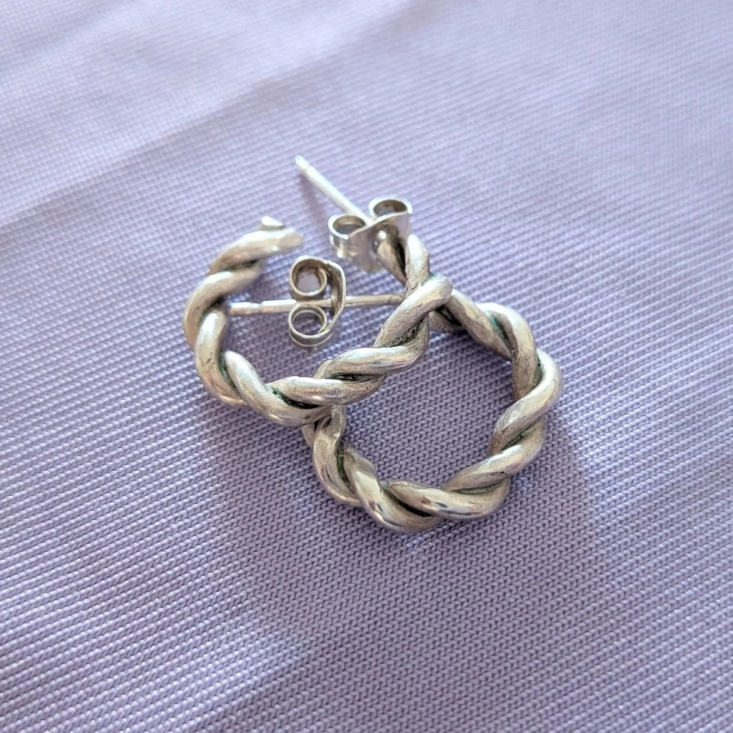 ✨ New Twisted Hoop Earrings ✨

These Twisted Hoop Earrings are now available on my website. I was looking for earrings that would go with everything, are small and practical for everyday. The Twisted Hoop Earrings work perfectly!

✨Handmade from recy
