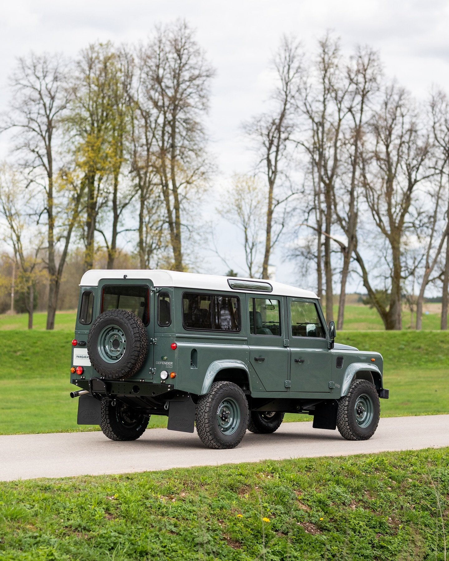 1998 Land Rover Defender 110 - Td5 (Gentleman&rsquo;s Spec.)

Keswick Green (LRC799) has become one of the most popular Defender colour&rsquo;s in recent years, and for a good reason!

#landroverdefender #defender #landroverdefender90 #landroverdefen