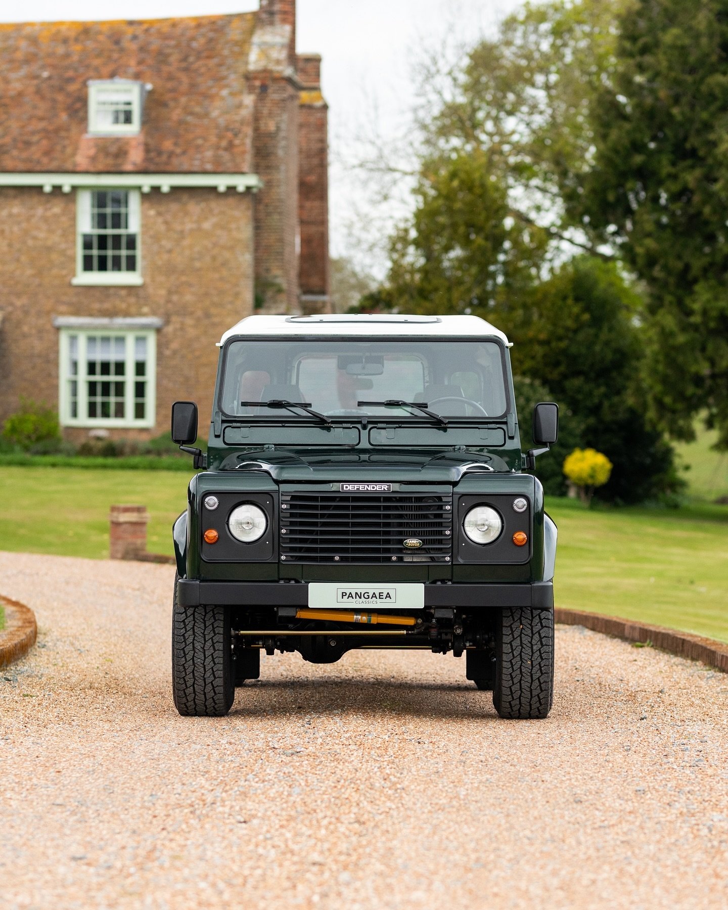 Happy World Land Rover Day!

There&rsquo;s no better Defender to celebrate with than our &lsquo;98 Highlander Edition Defender 90!

All the info is our website!

#landroverdefender #defender #landroverdefender90 #landroverdefender110 #defender90 #cus