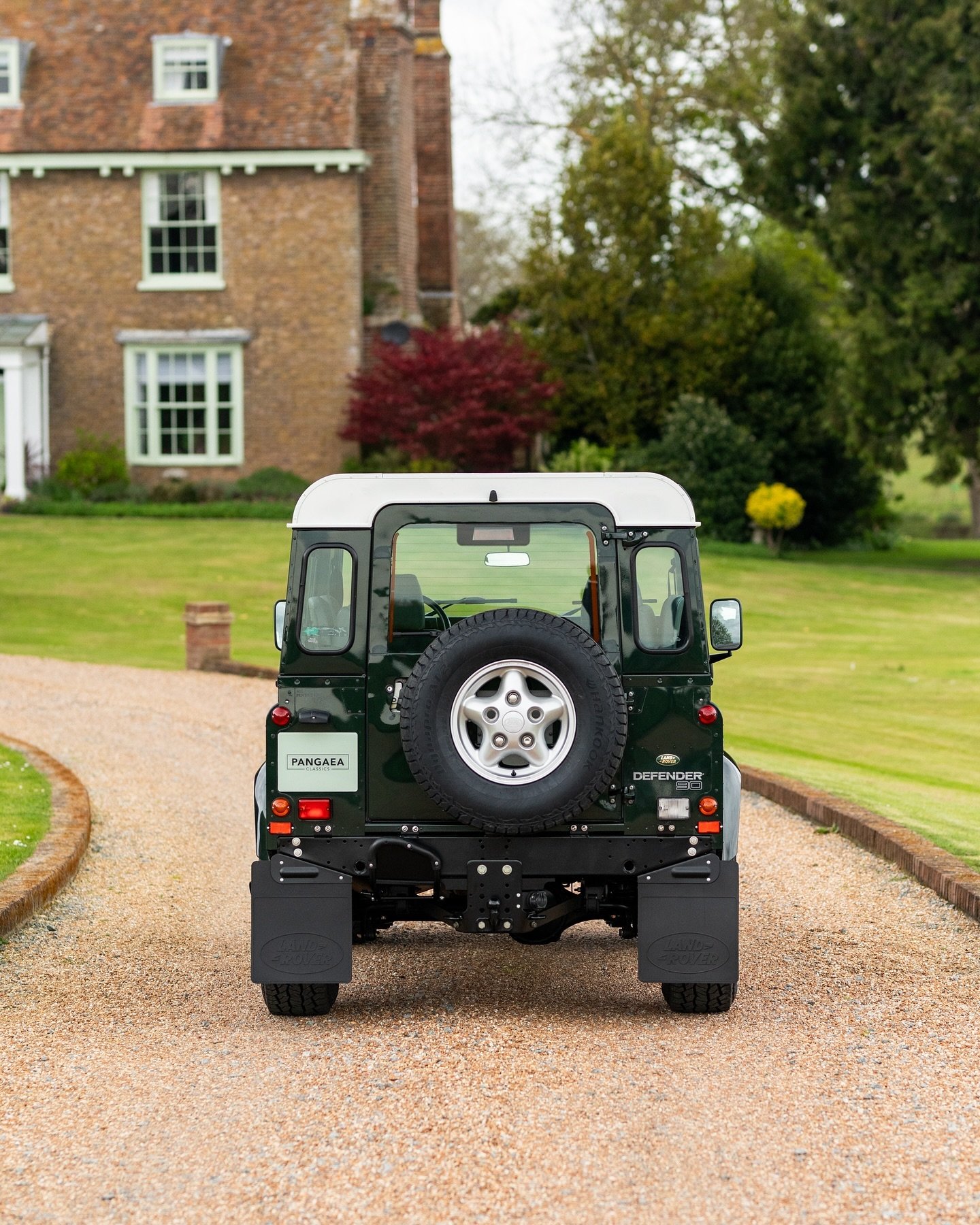It ticks all the right boxes with its mileage, ownership and originality. Defender&rsquo;s don&rsquo;t get much better!

1998 Land Rover Defender 90 - Highlander Edition

All the info is on our website, or send us a DM for the link!

#landroverdefend
