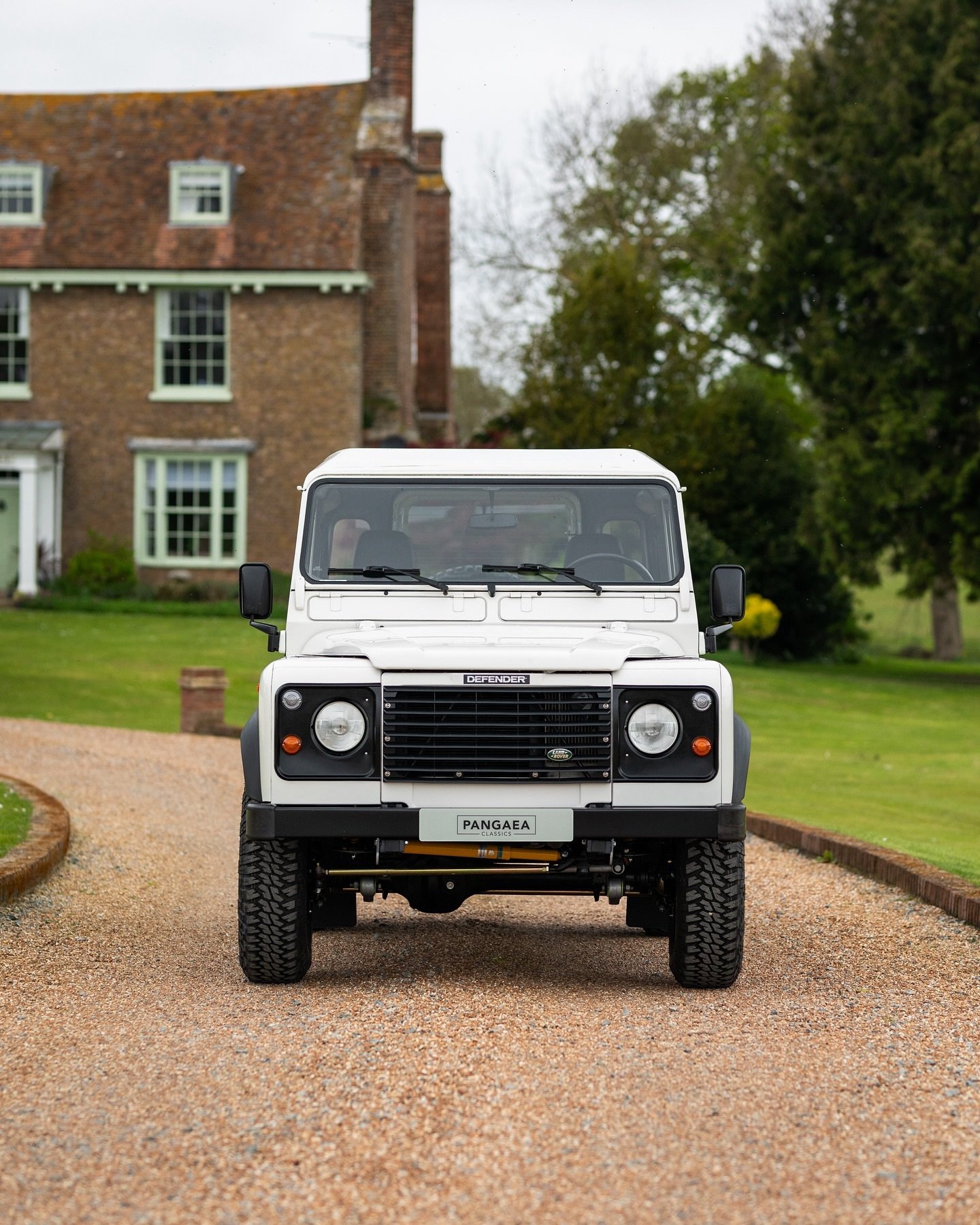 1995 Land Rover Defender 90 finished in Alpine White with Black Leather. 

All the info is on our website, or send us a DM for the link!

#landroverdefender #defender #landroverdefender90 #landroverdefender110 #defender90 #customdefender #defenderres