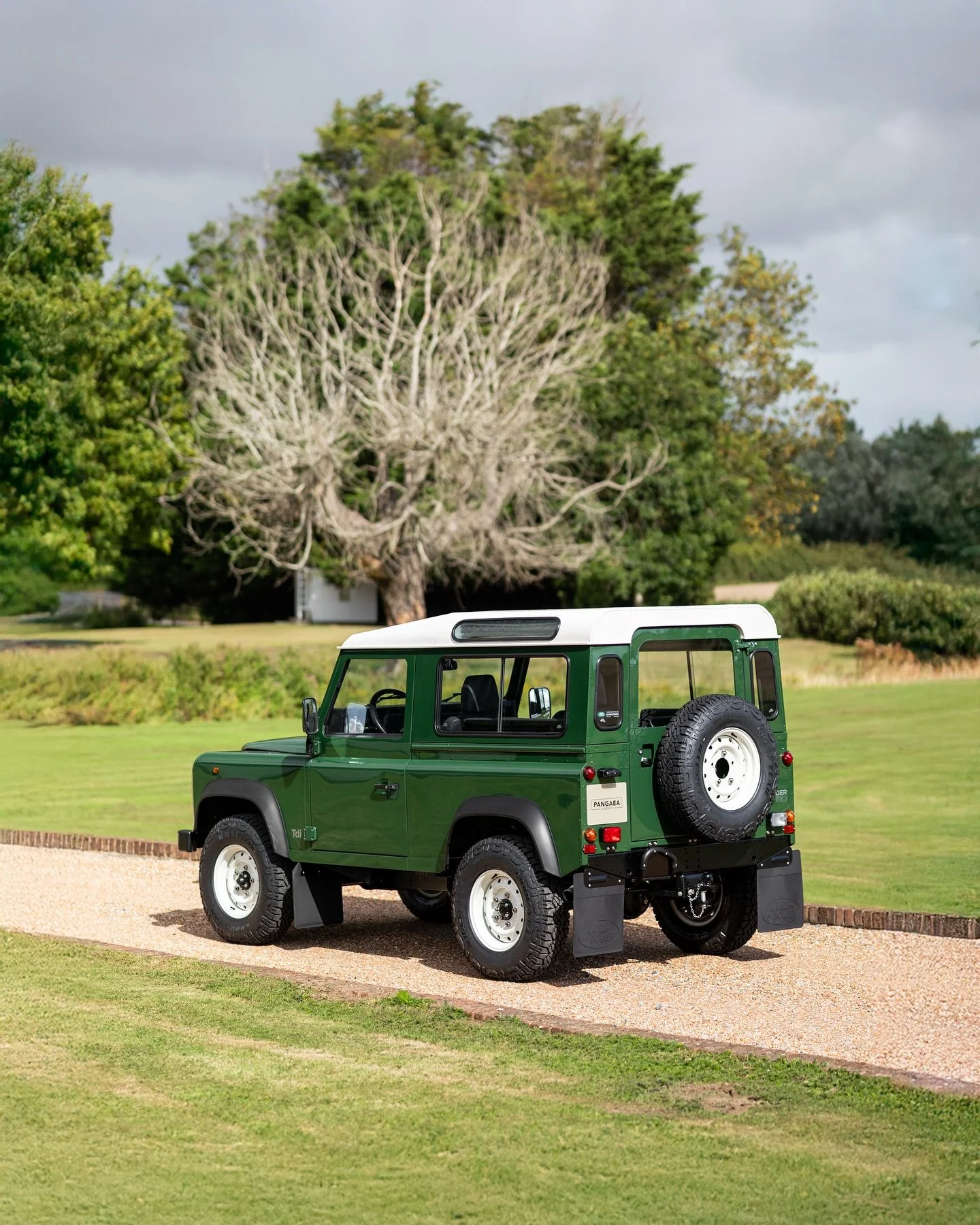 1995 Land Rover Defender 90 - Coniston Green with Moorland Cloth. 

38,500 miles from new and highly original!

🌐: www.PangaeaClassics.com
📧: Sales@PangaeaClassics.com

#landroverdefender #defender #landroverdefender90 #landroverdefender110 #defend